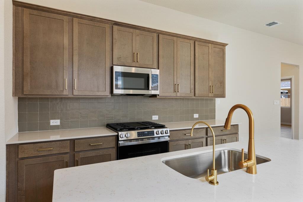 109 Knockout Rose Dr, San Marcos, TX 78666