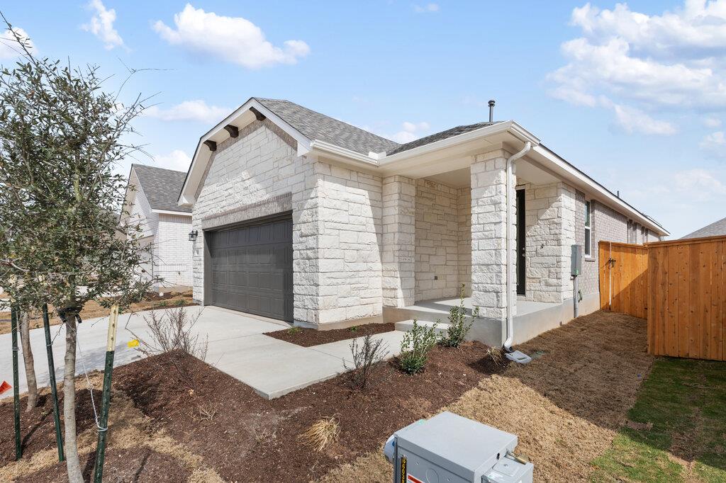 109 Knockout Rose Dr, San Marcos, TX 78666