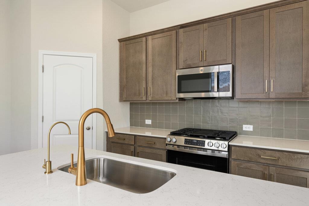 109 Knockout Rose Dr, San Marcos, TX 78666