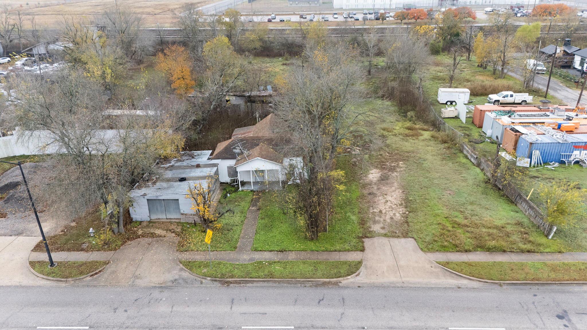 919 W 2nd St, Taylor, TX 76574