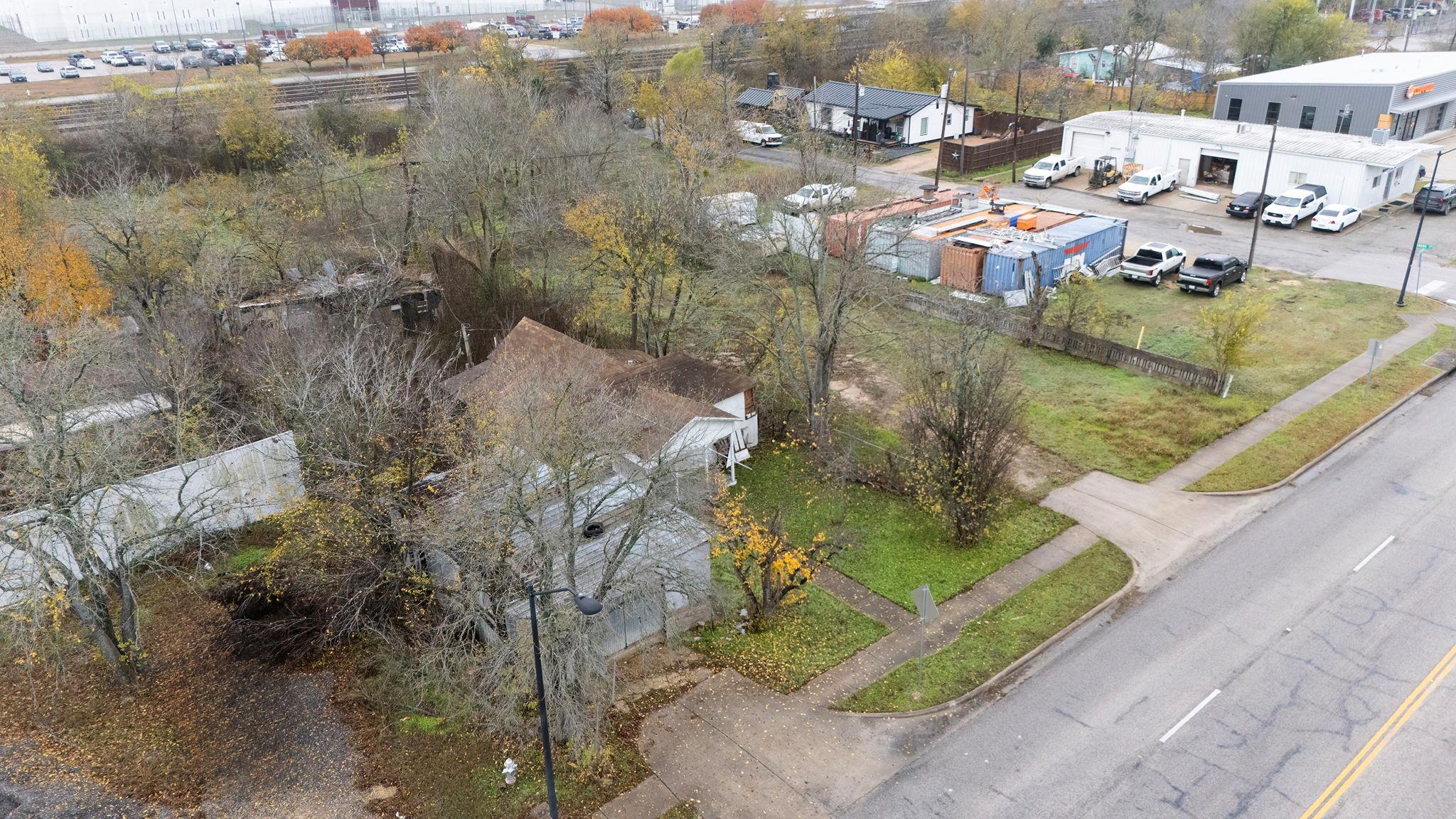 919 W 2nd St, Taylor, TX 76574