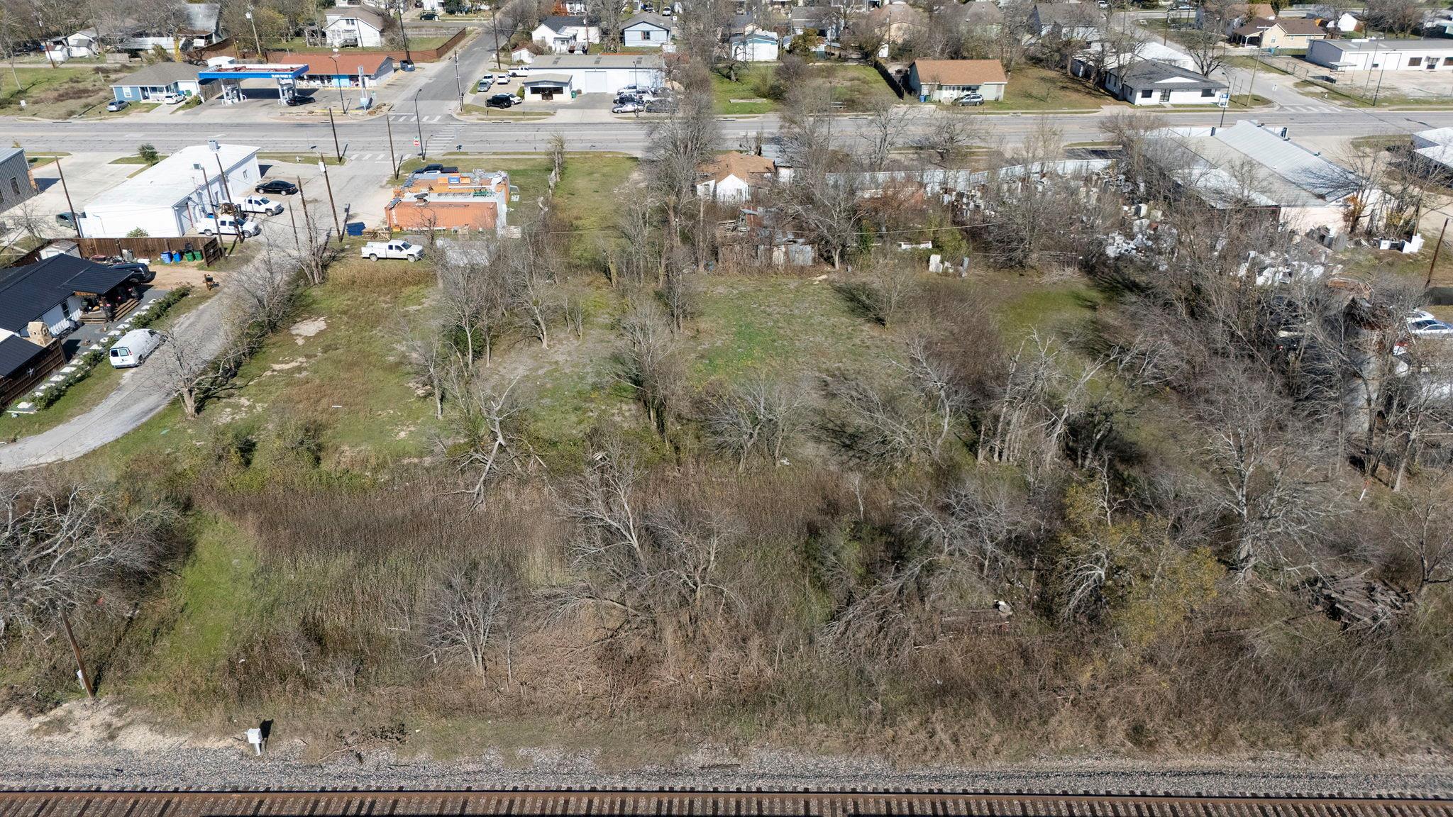 919 W 2nd St, Taylor, TX 76574