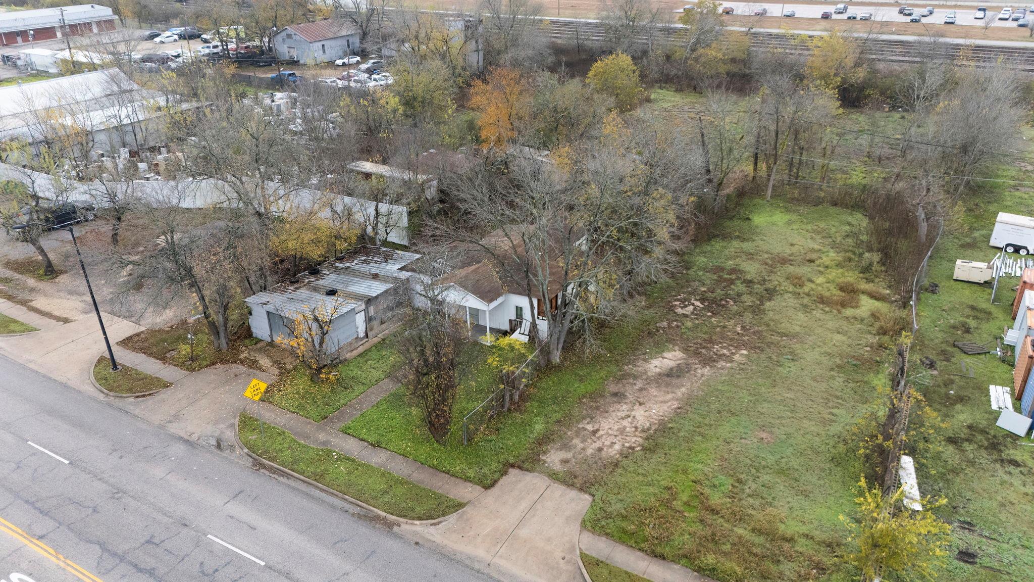 919 W 2nd St, Taylor, TX 76574