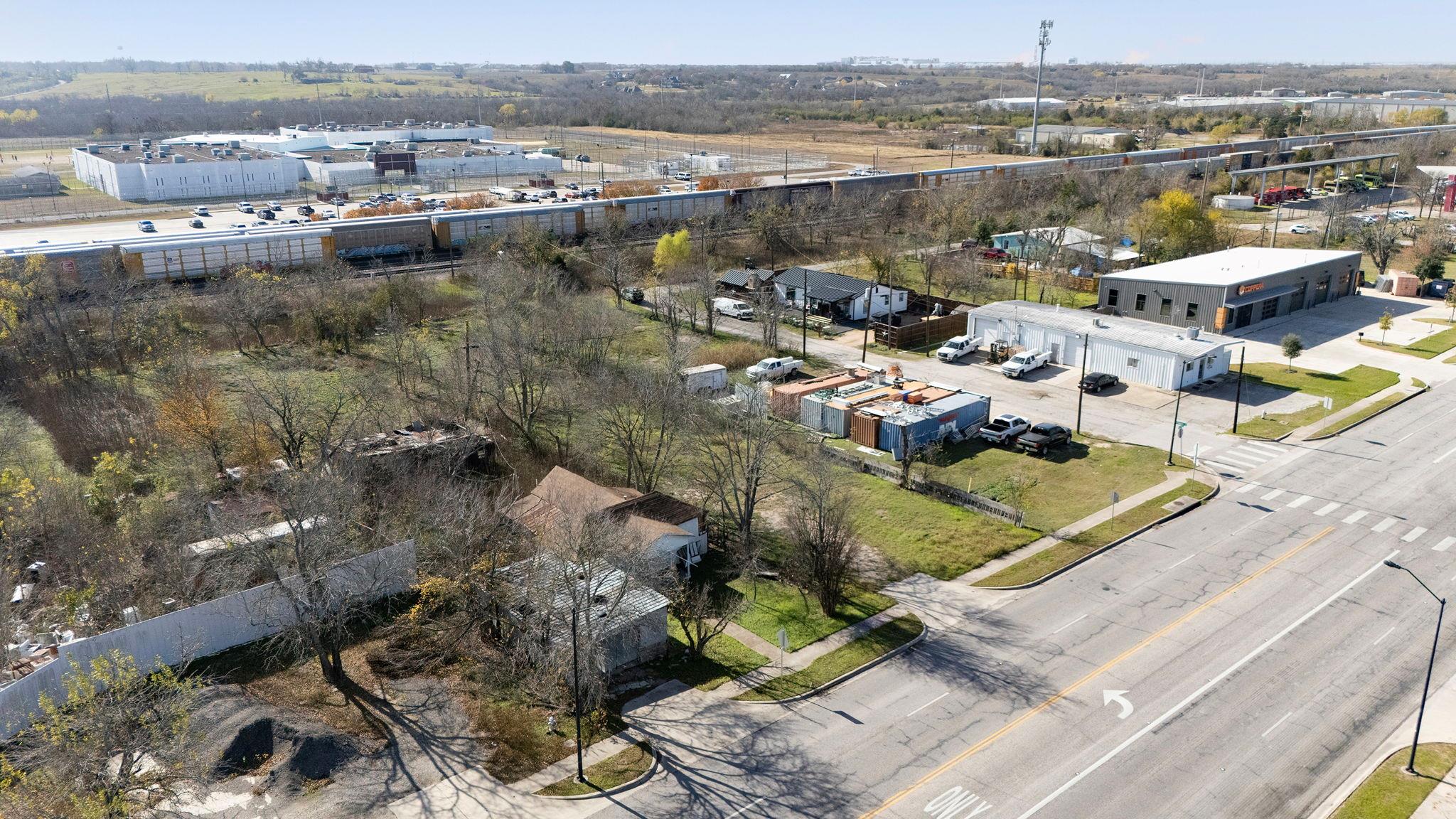 919 W 2nd St, Taylor, TX 76574