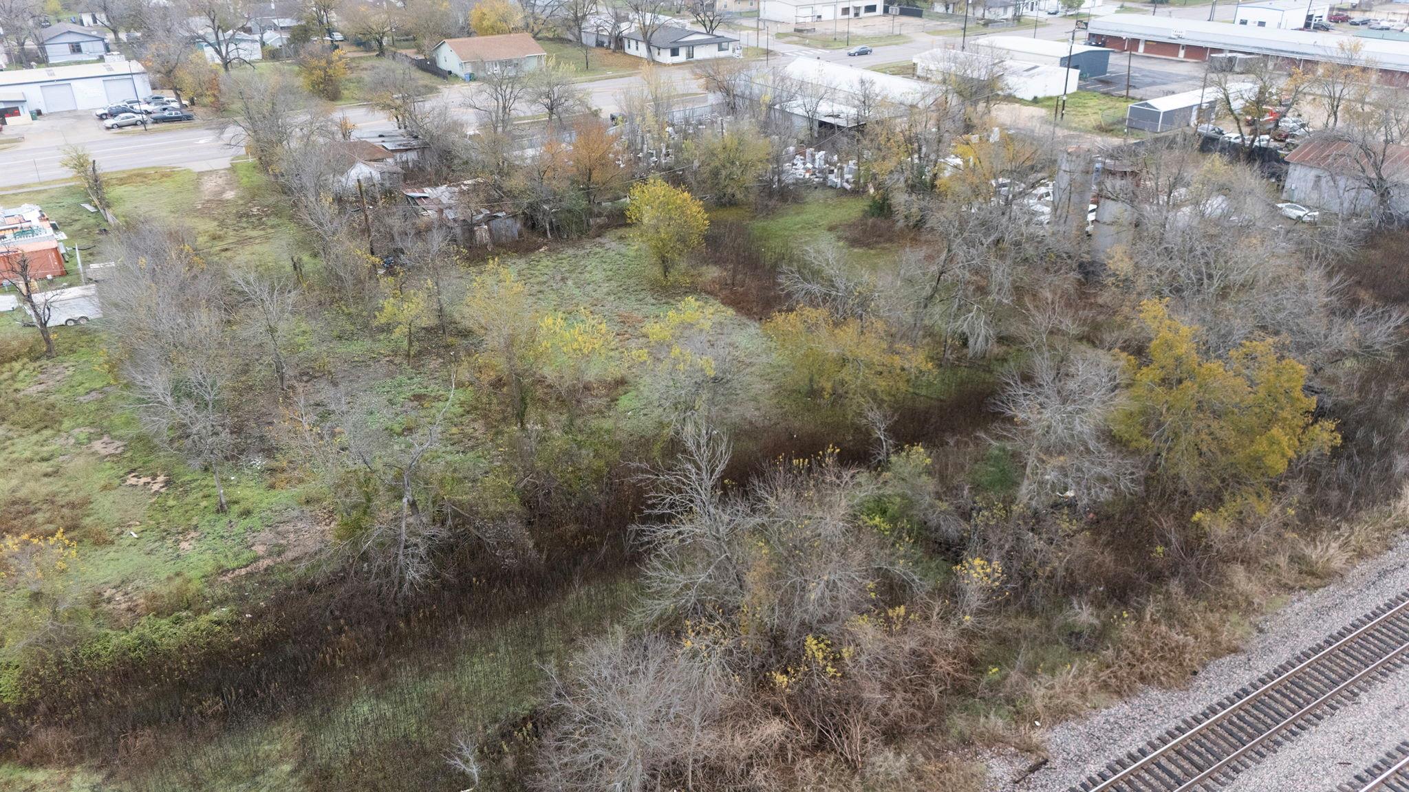 919 W 2nd St, Taylor, TX 76574