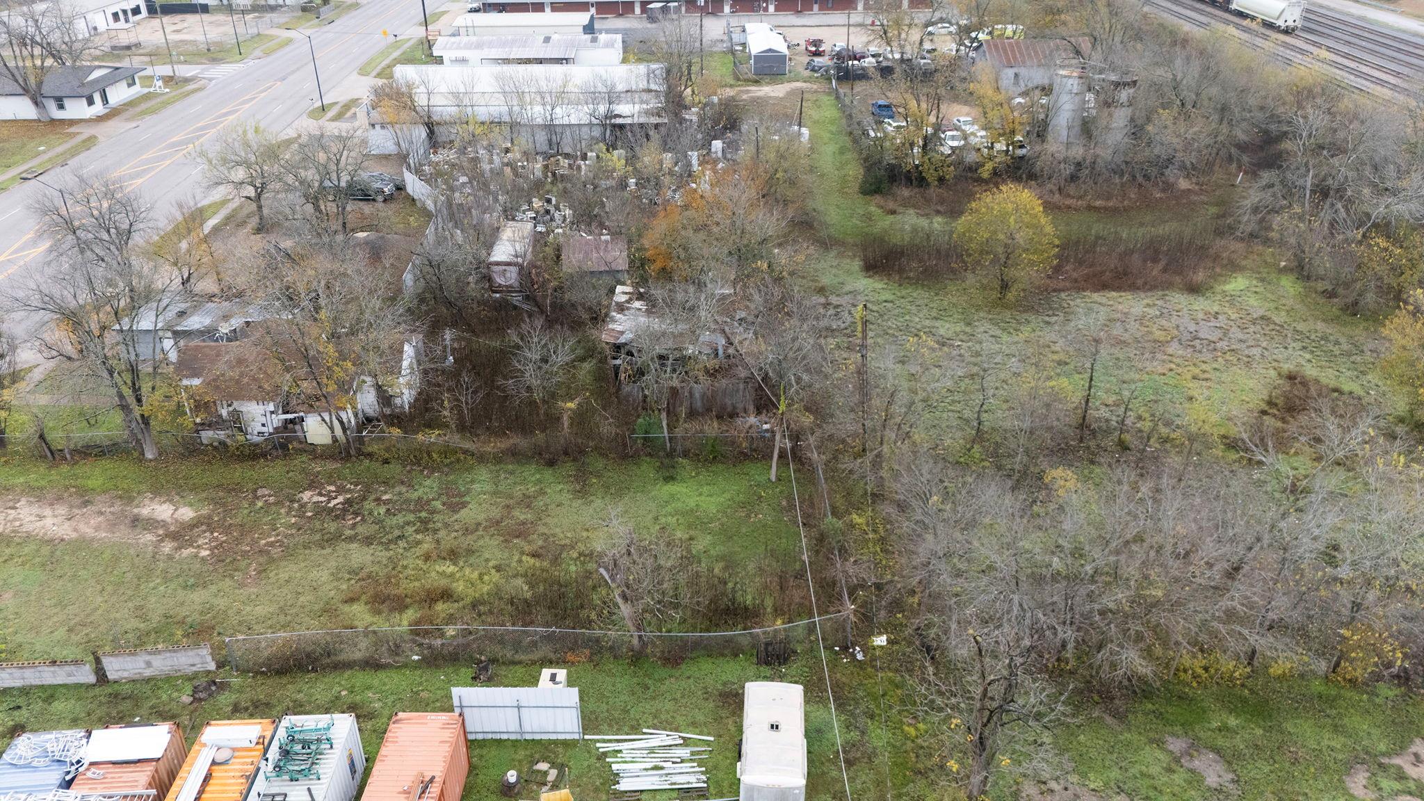 919 W 2nd St, Taylor, TX 76574