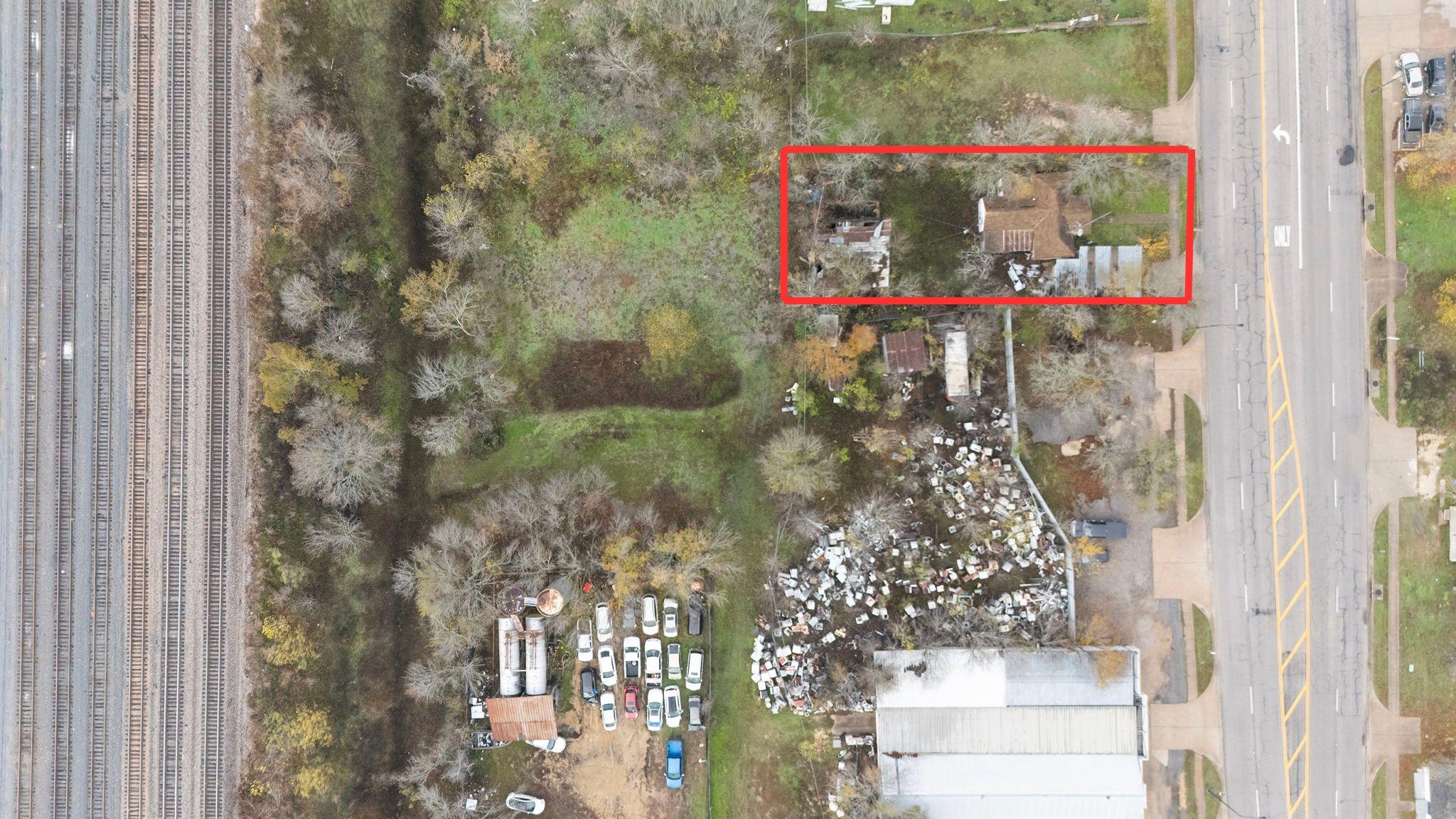 919 W 2nd St, Taylor, TX 76574