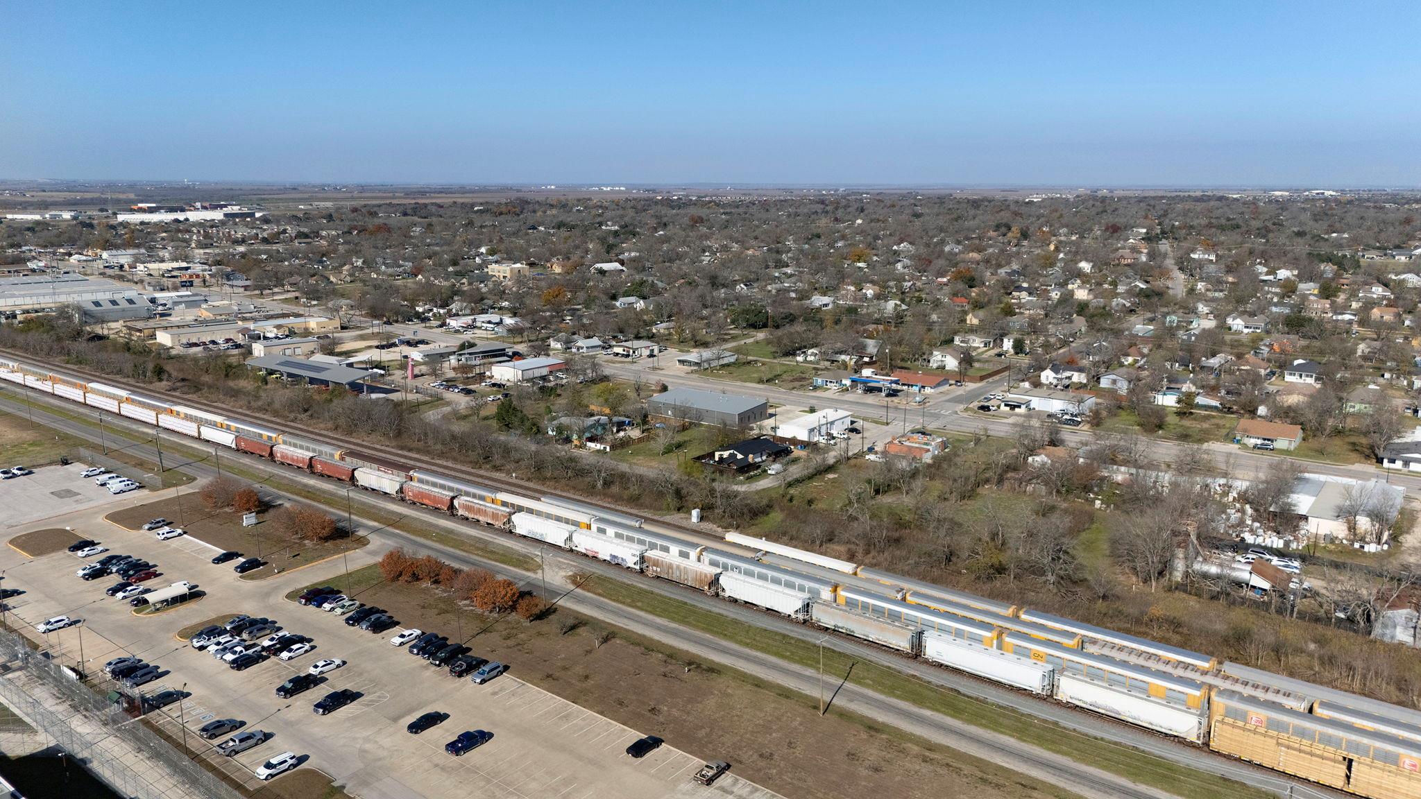 919 W 2nd St, Taylor, TX 76574