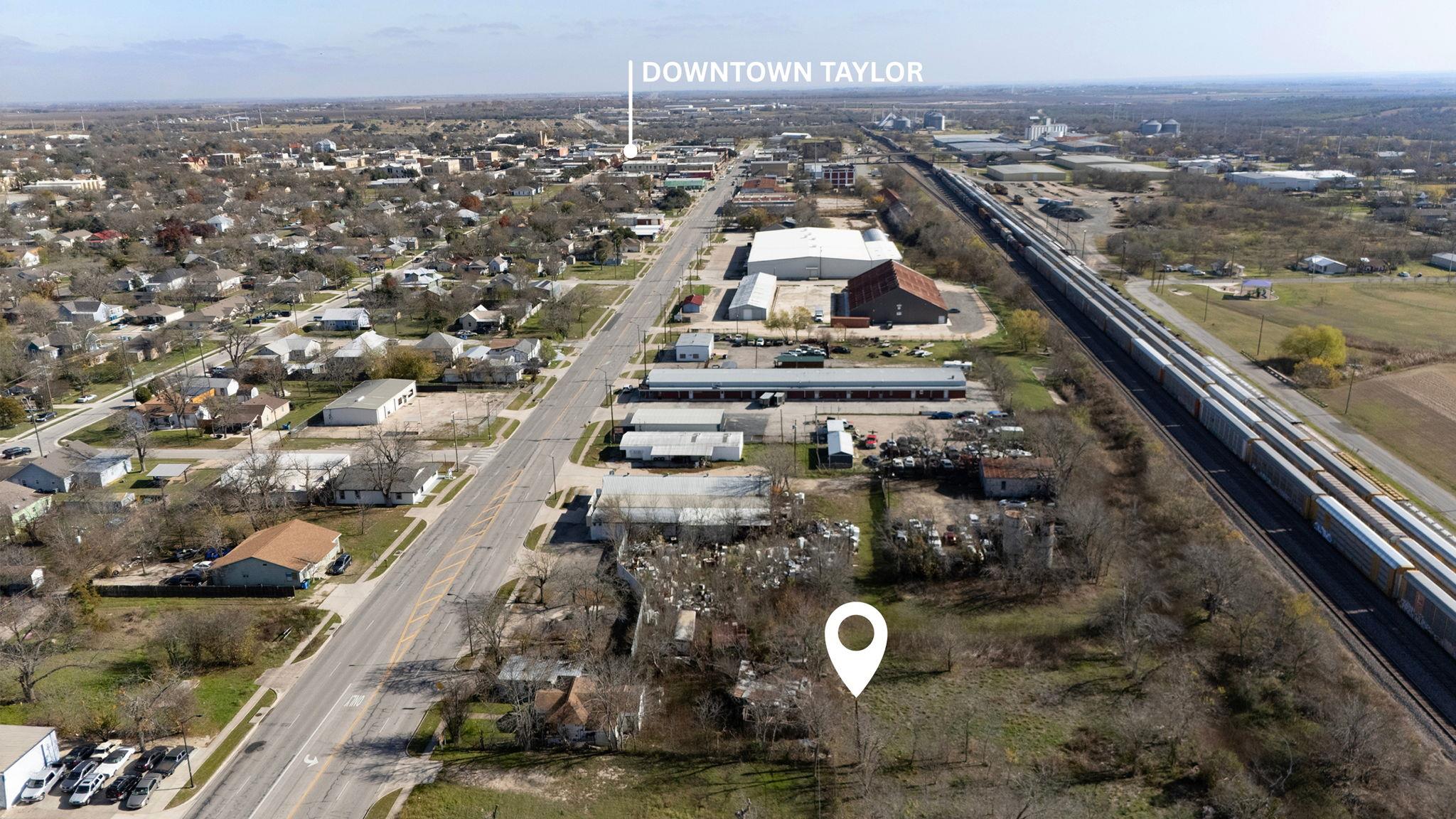 919 W 2nd St, Taylor, TX 76574