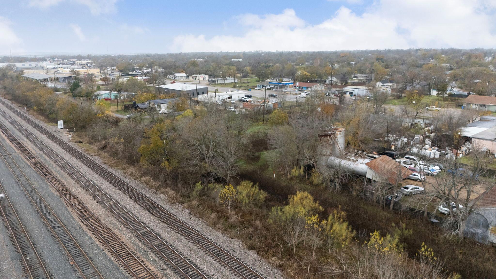 921 W 2nd St, Taylor, TX 76574