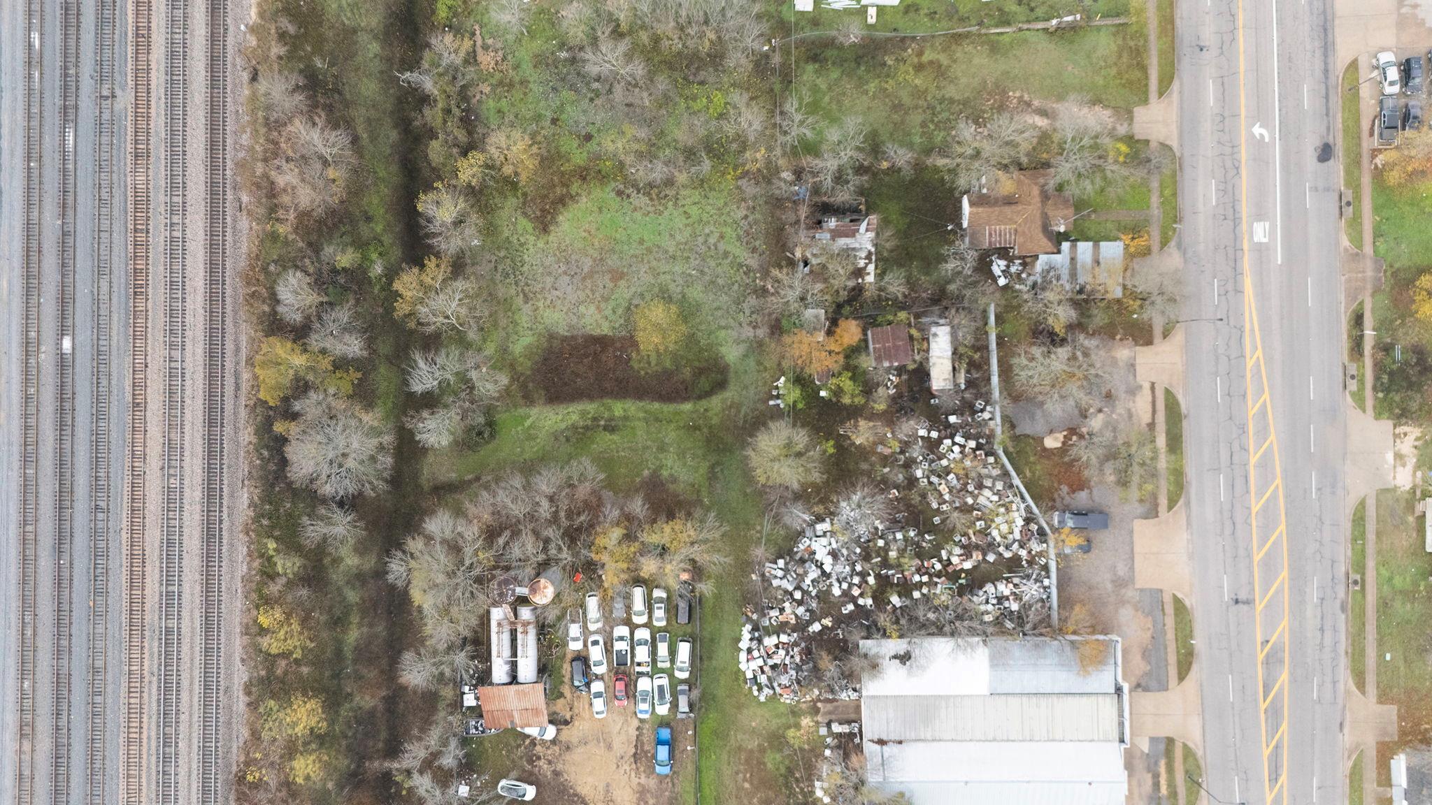 921 W 2nd St, Taylor, TX 76574