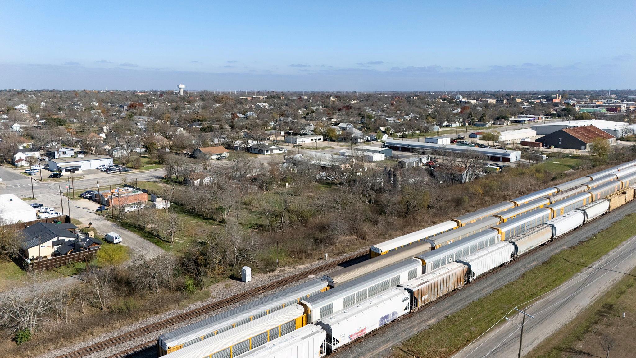 921 W 2nd St, Taylor, TX 76574