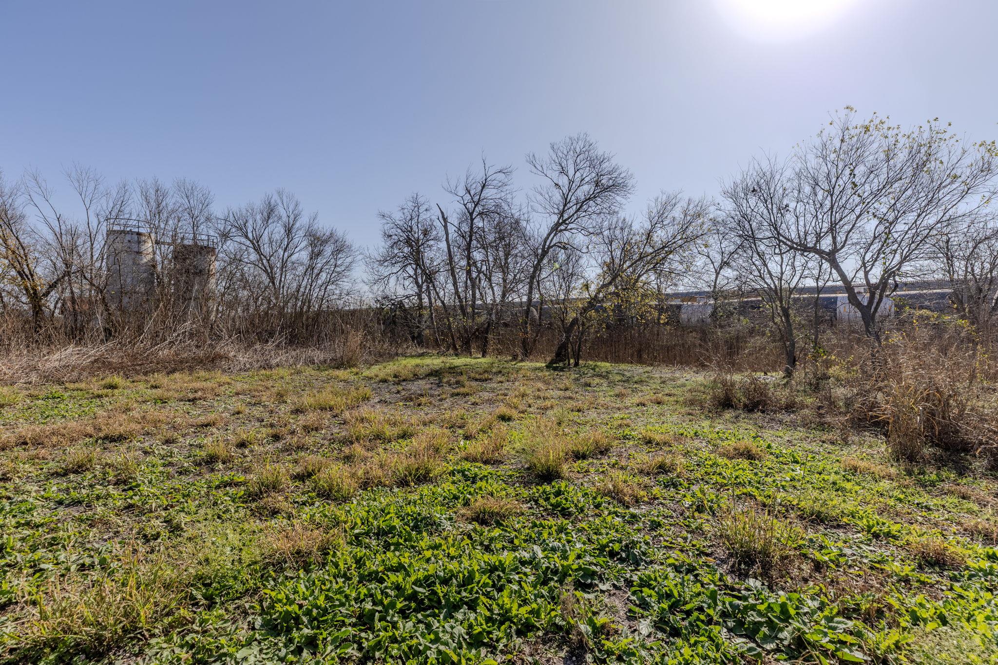 921 W 2nd St, Taylor, TX 76574