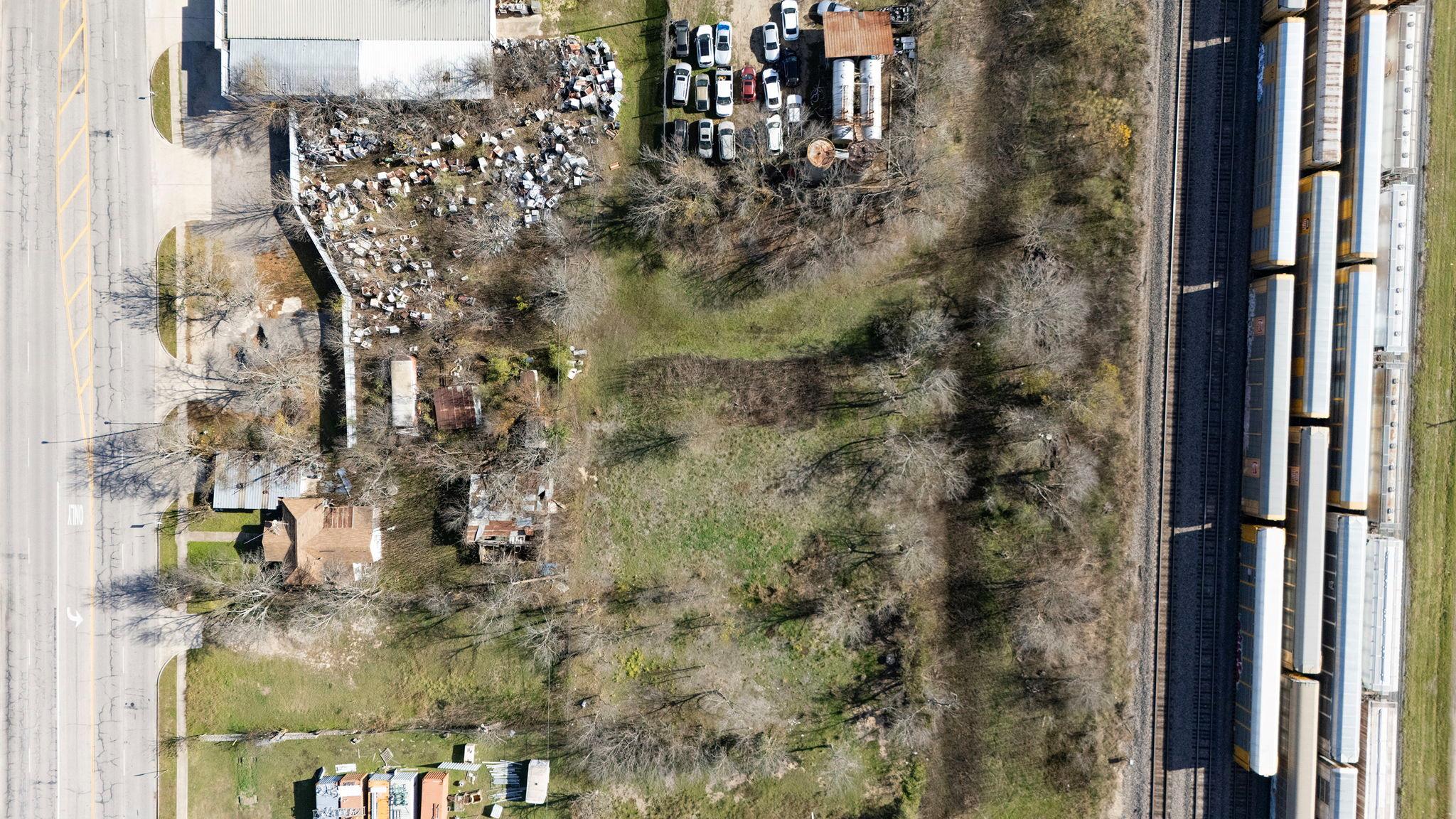 921 W 2nd St, Taylor, TX 76574