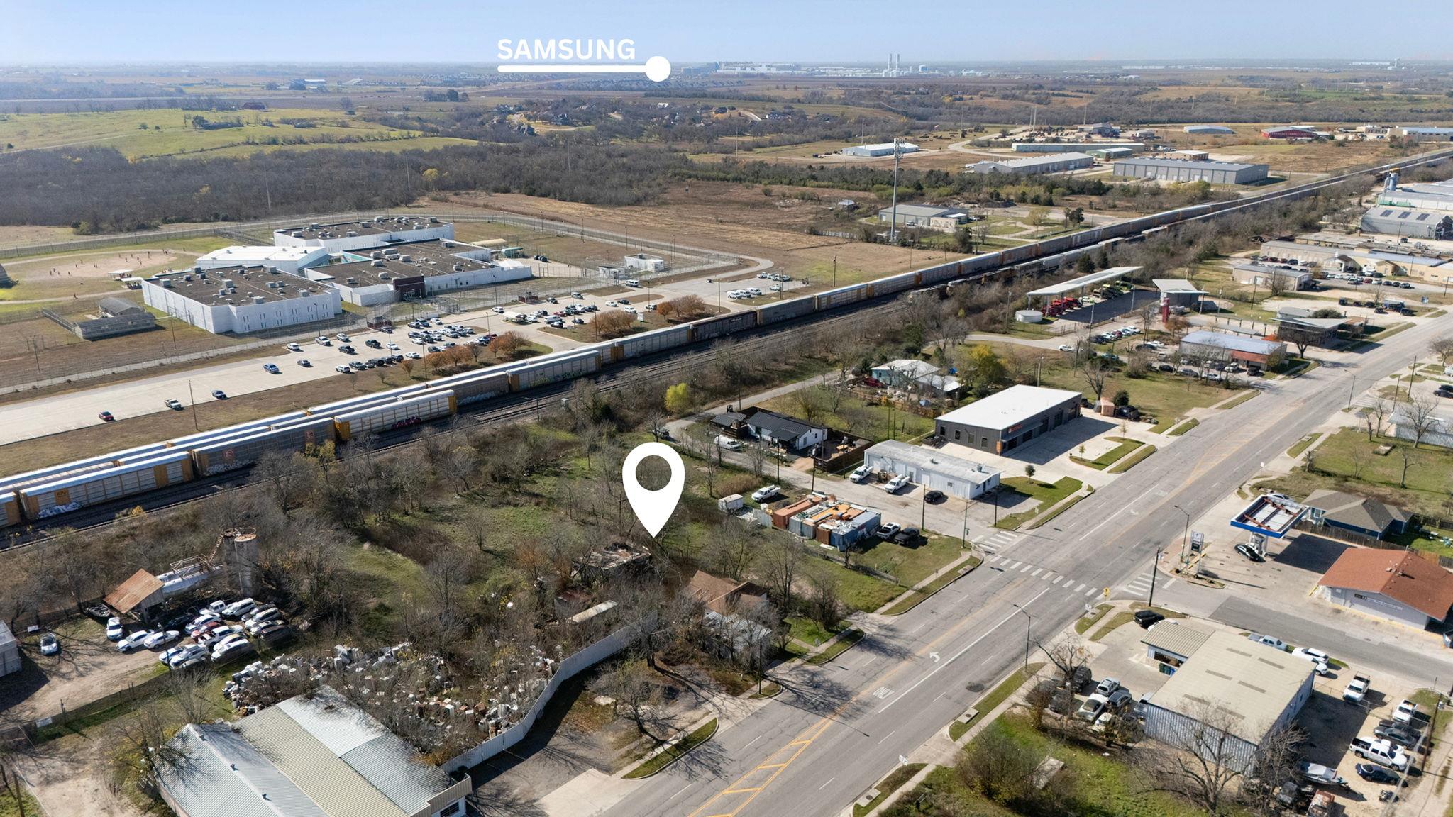 921 W 2nd St, Taylor, TX 76574