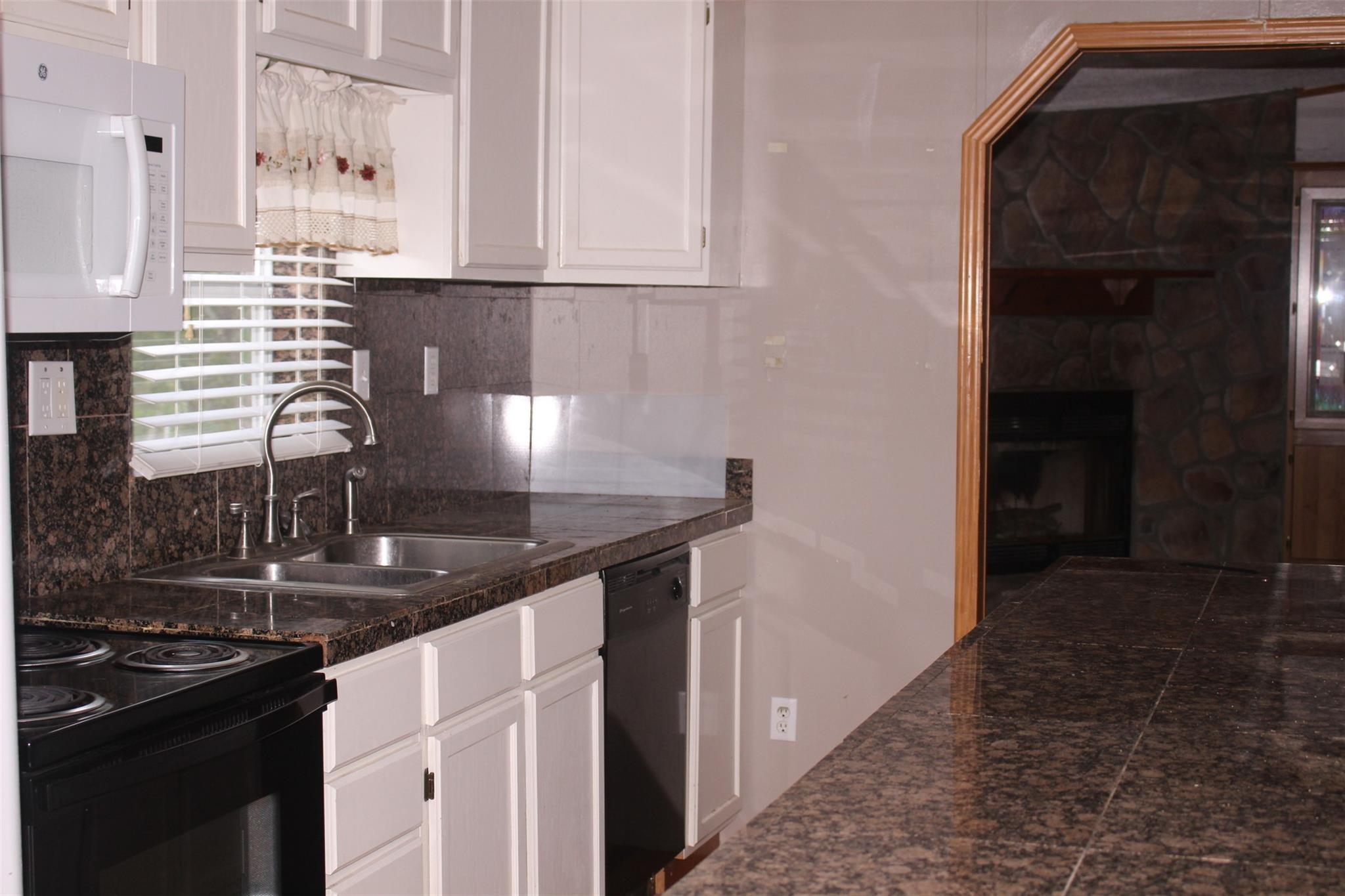 161 Greenfields Dr, Bastrop, TX 78602