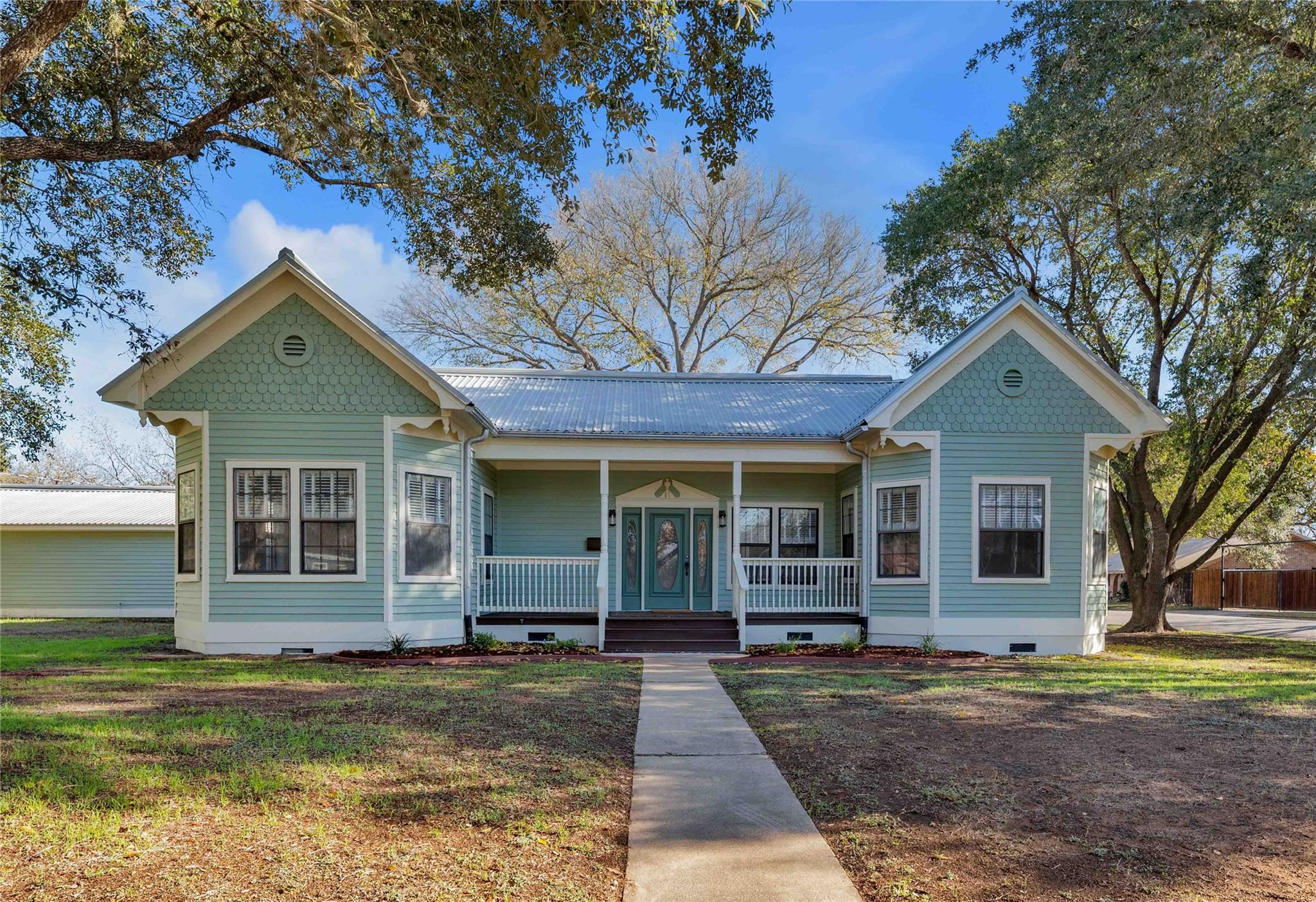 303 S Franklin St, La Grange, TX 78945