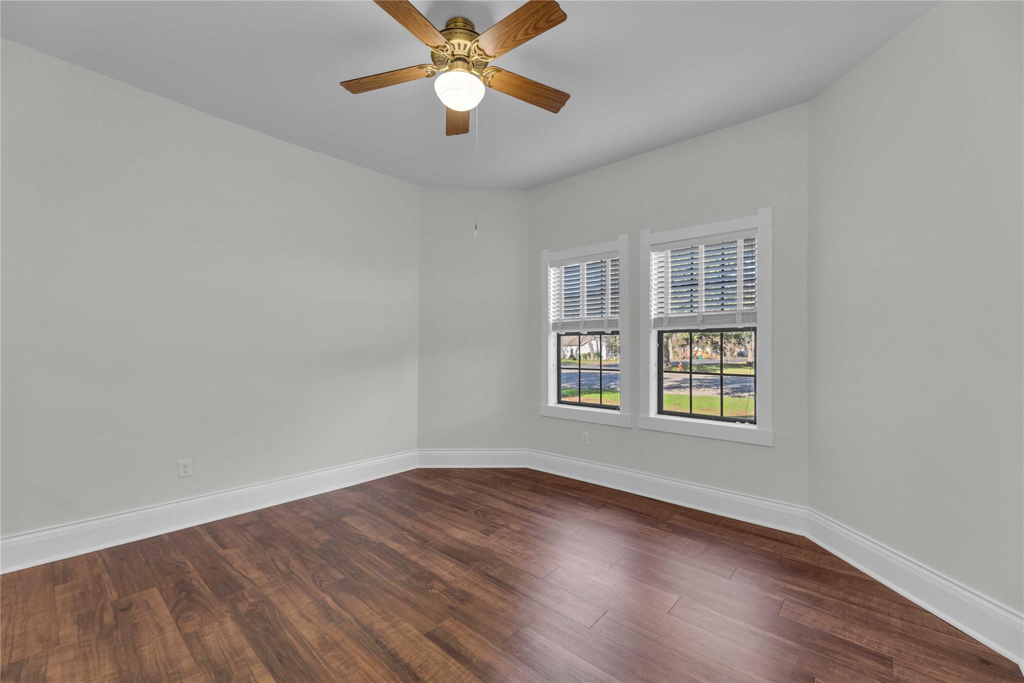 303 S Franklin St, La Grange, TX 78945