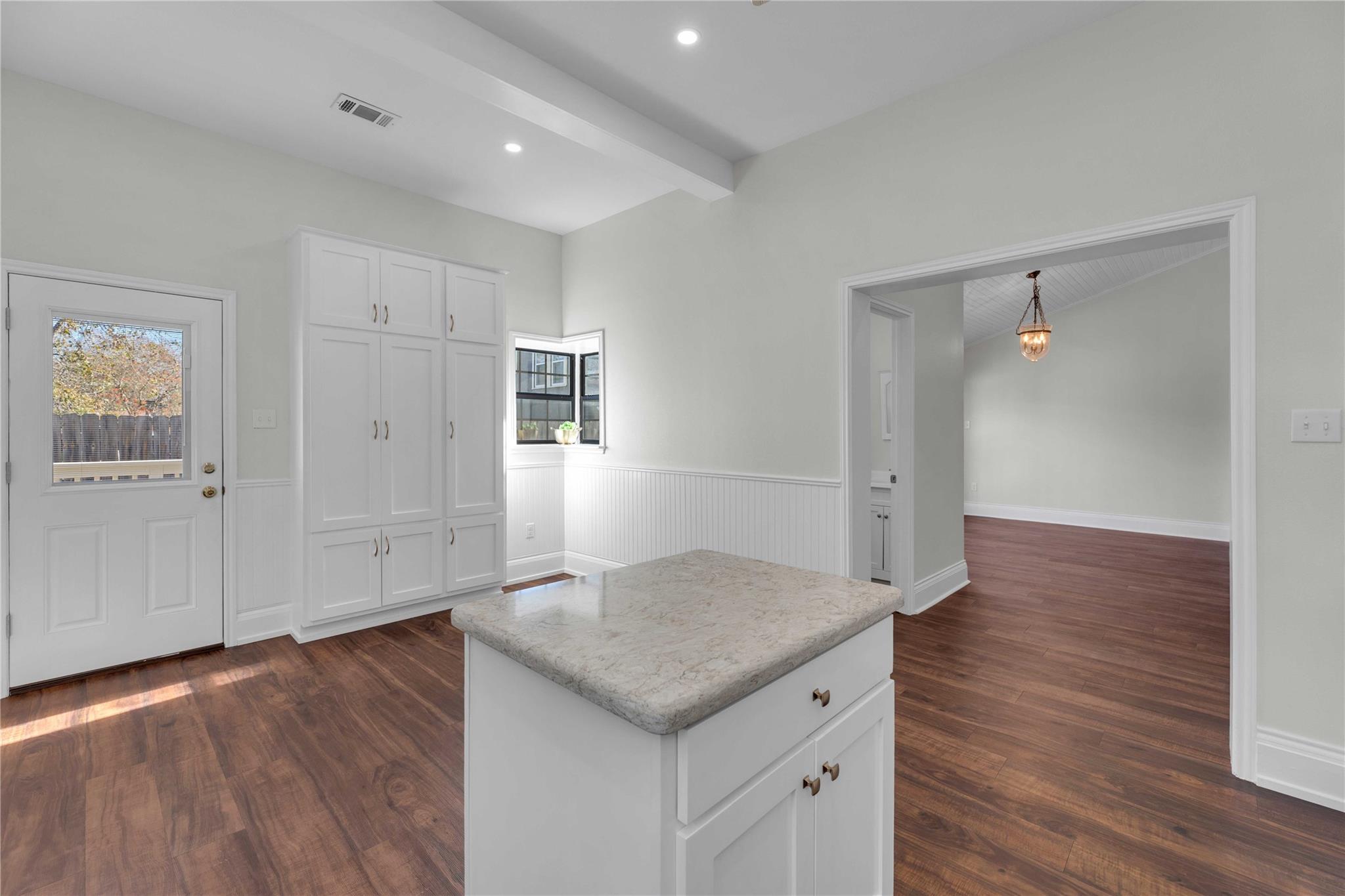 303 S Franklin St, La Grange, TX 78945