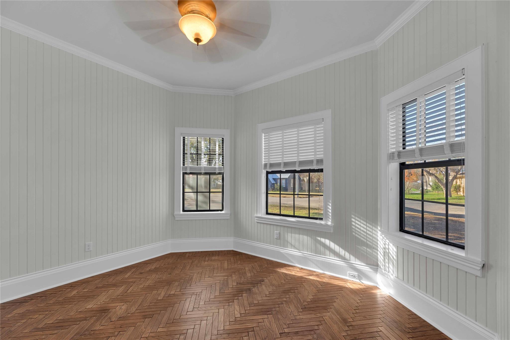 303 S Franklin St, La Grange, TX 78945