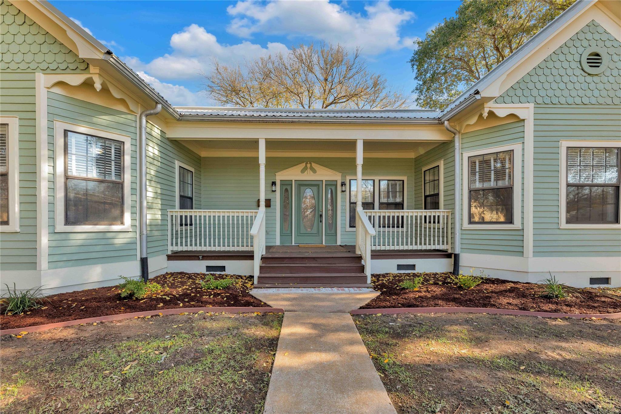 303 S Franklin St, La Grange, TX 78945
