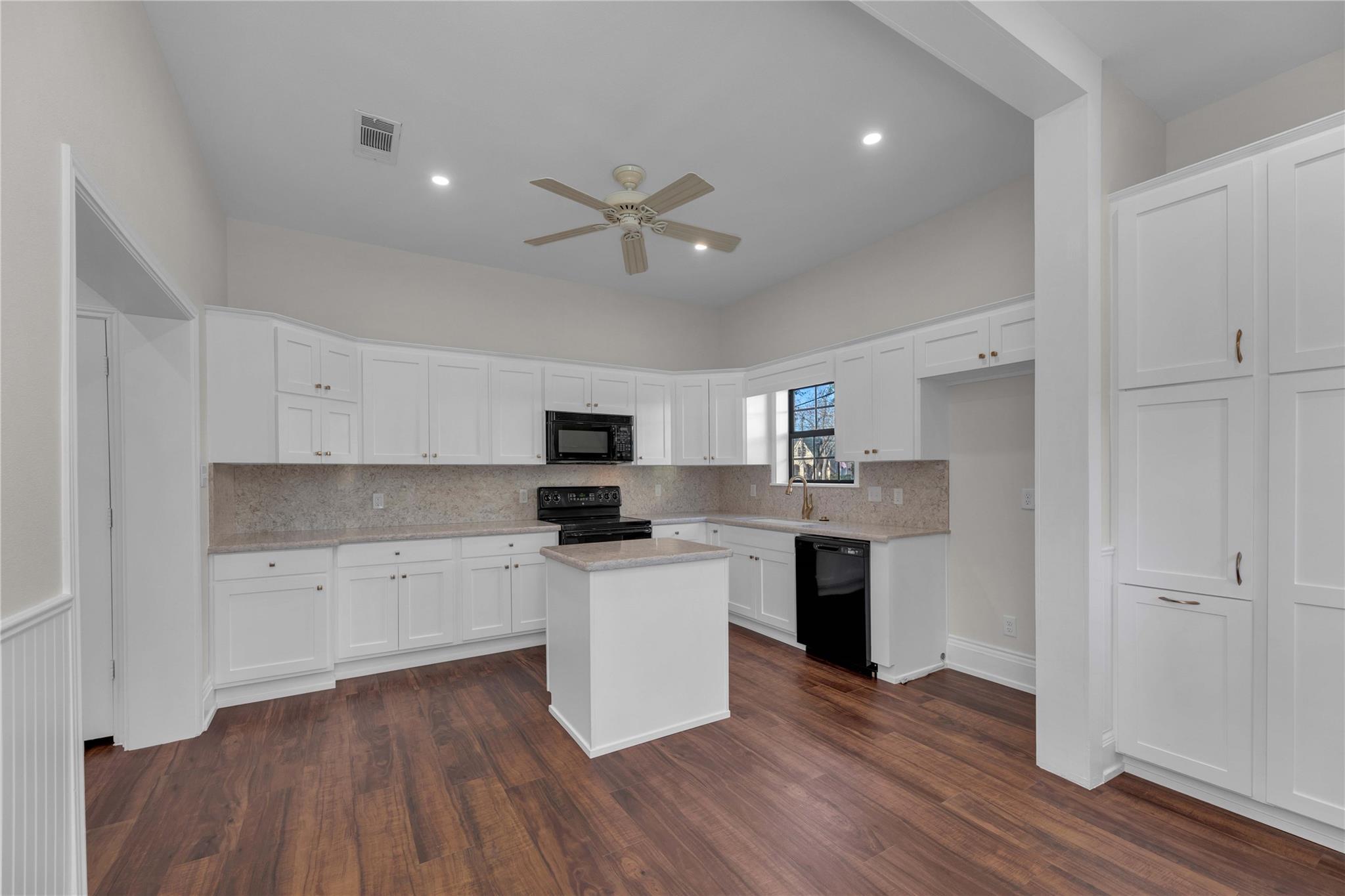 303 S Franklin St, La Grange, TX 78945