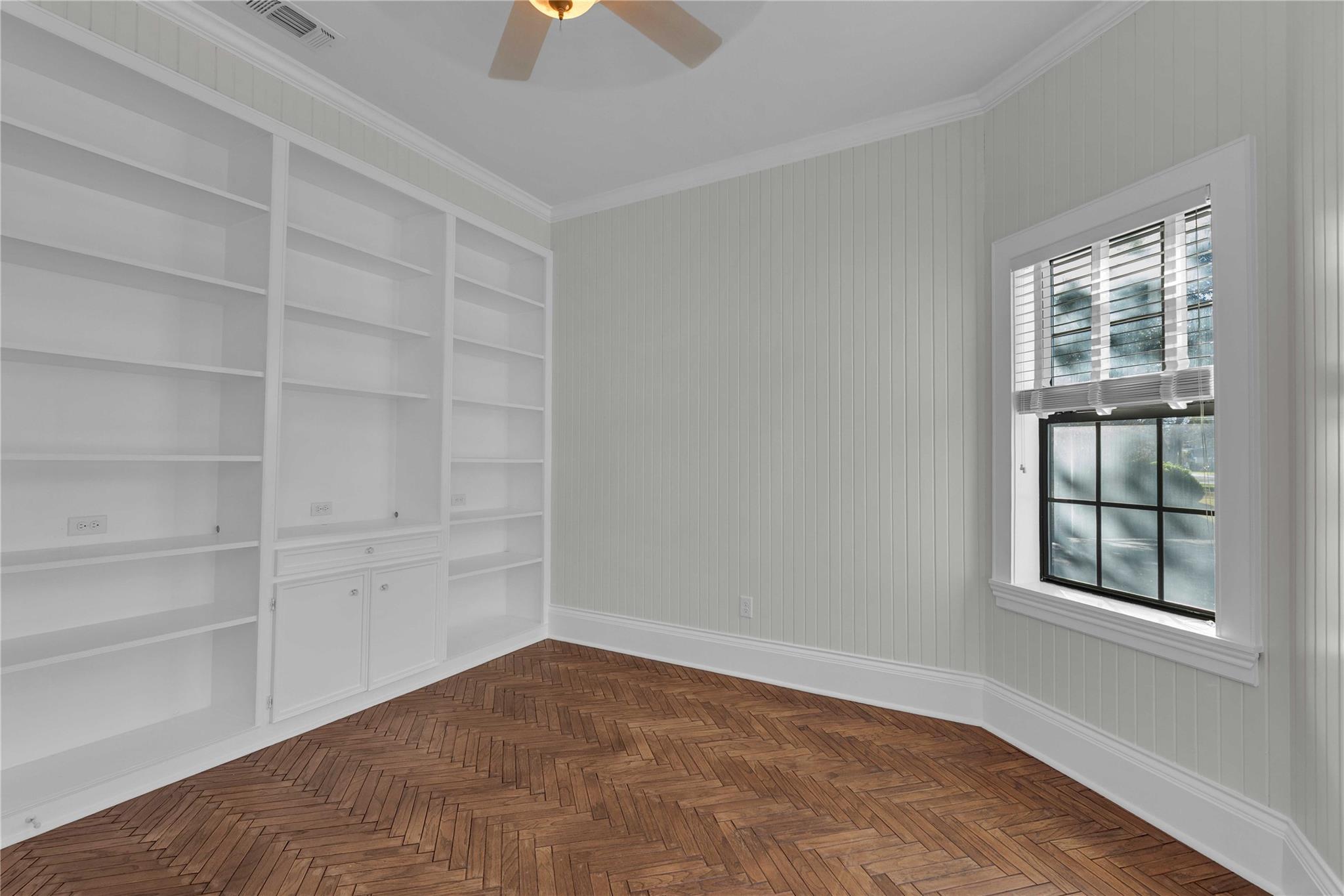 303 S Franklin St, La Grange, TX 78945