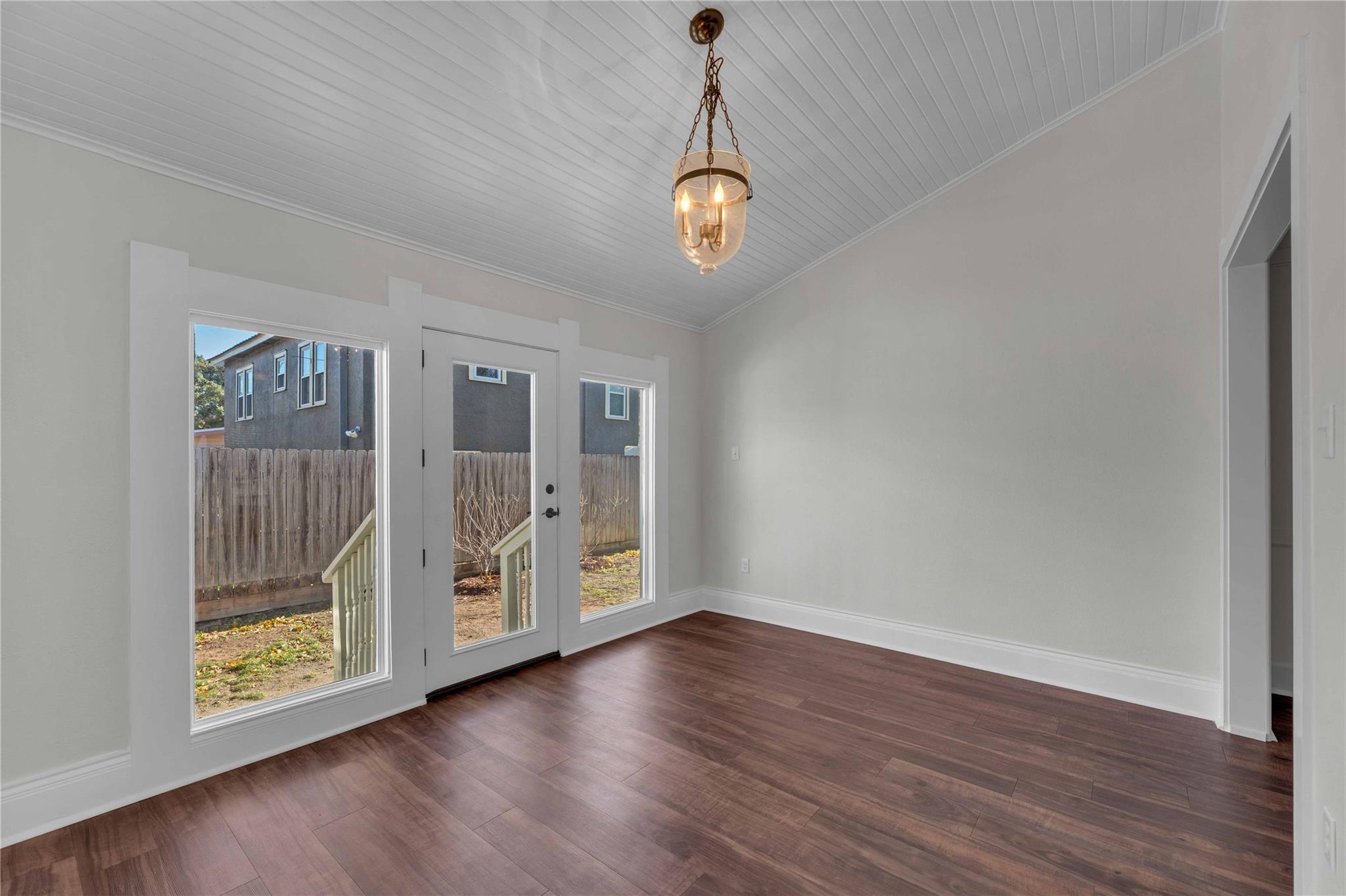 303 S Franklin St, La Grange, TX 78945