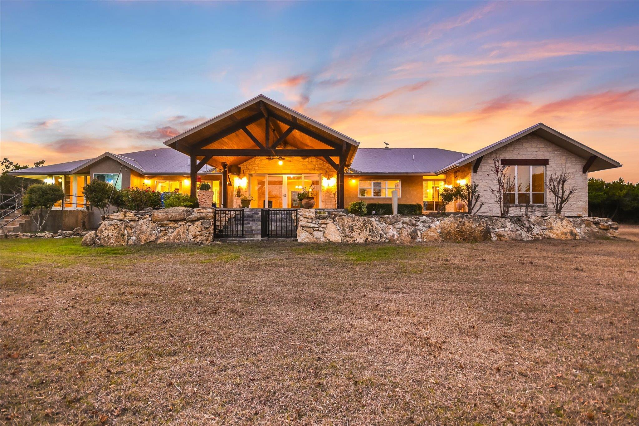 1984 Divide Pass, Blanco, TX 78606