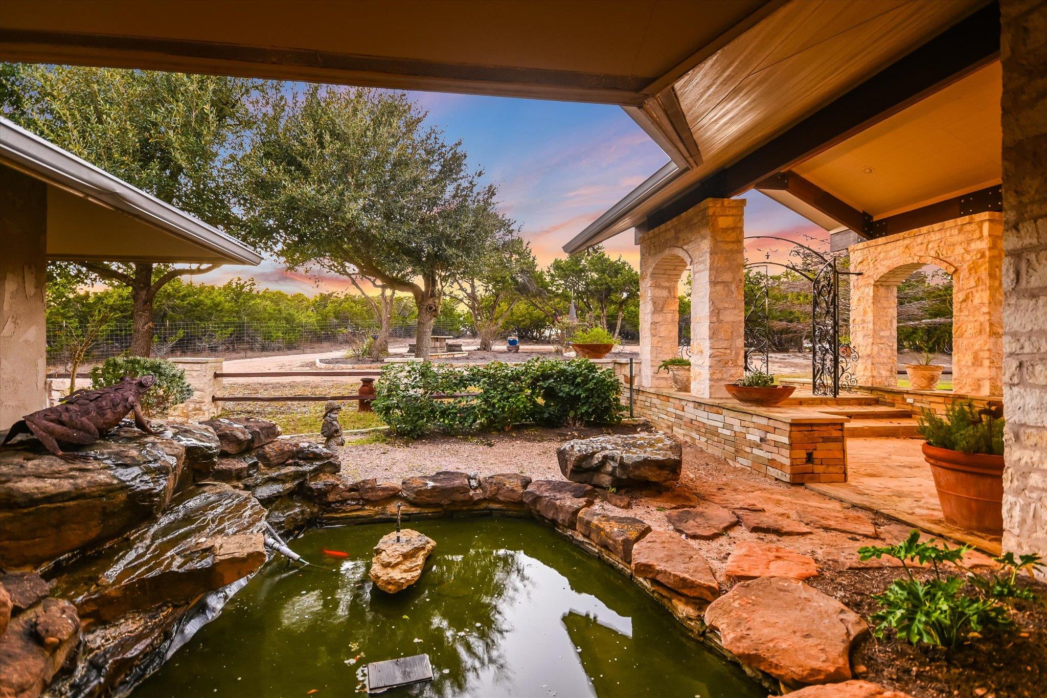 1984 Divide Pass, Blanco, TX 78606