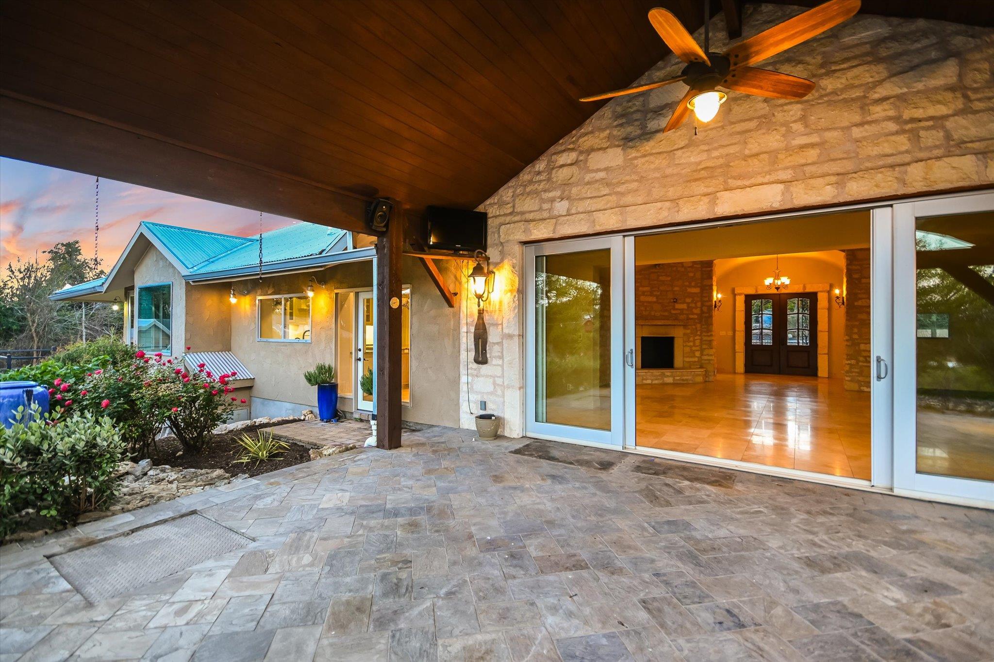 1984 Divide Pass, Blanco, TX 78606