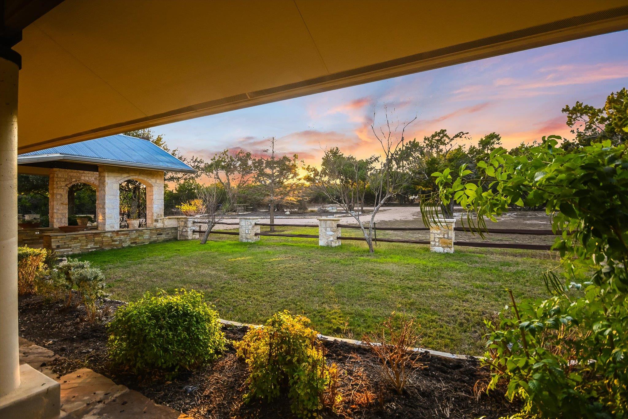 1984 Divide Pass, Blanco, TX 78606