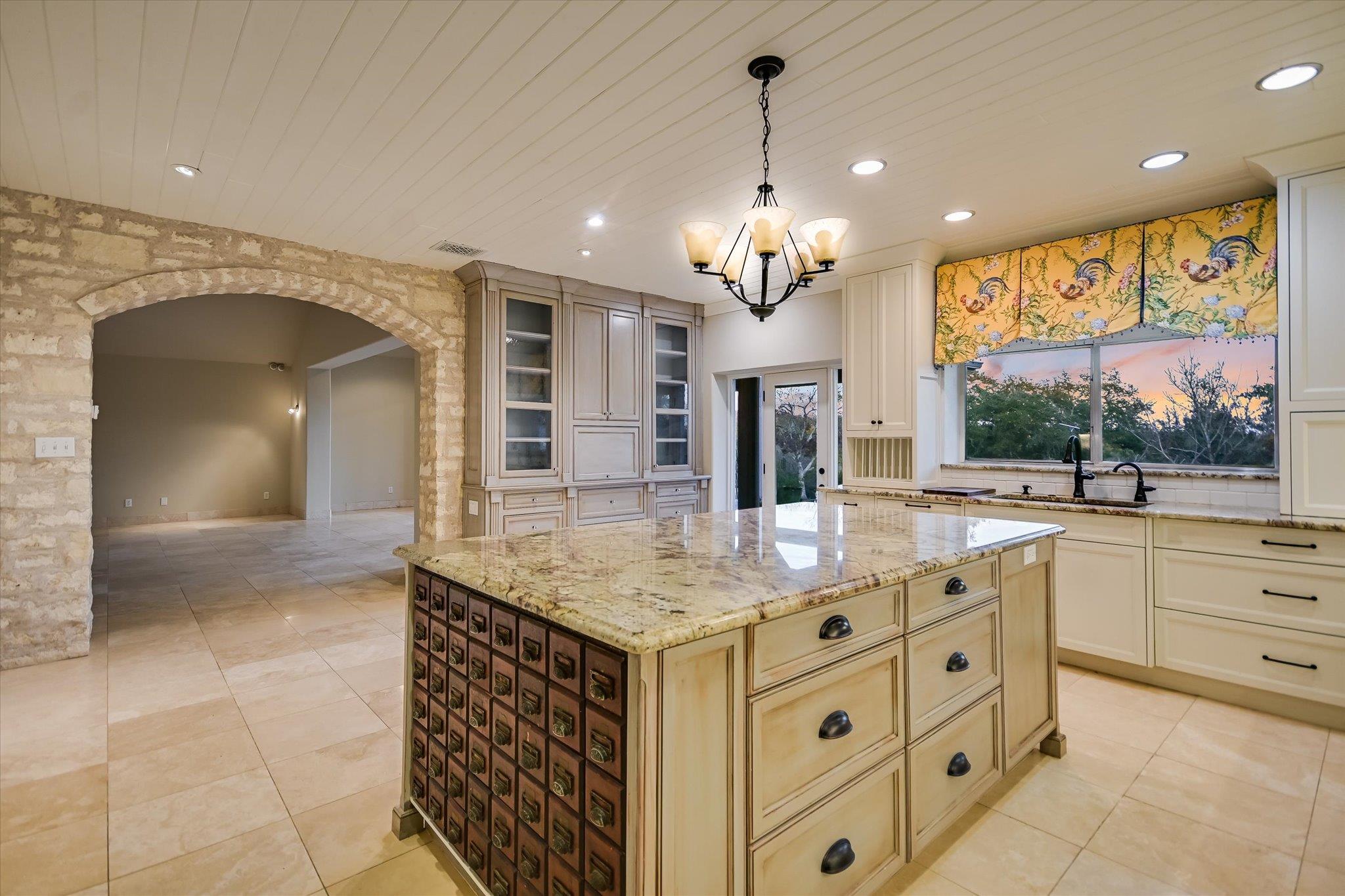 1984 Divide Pass, Blanco, TX 78606