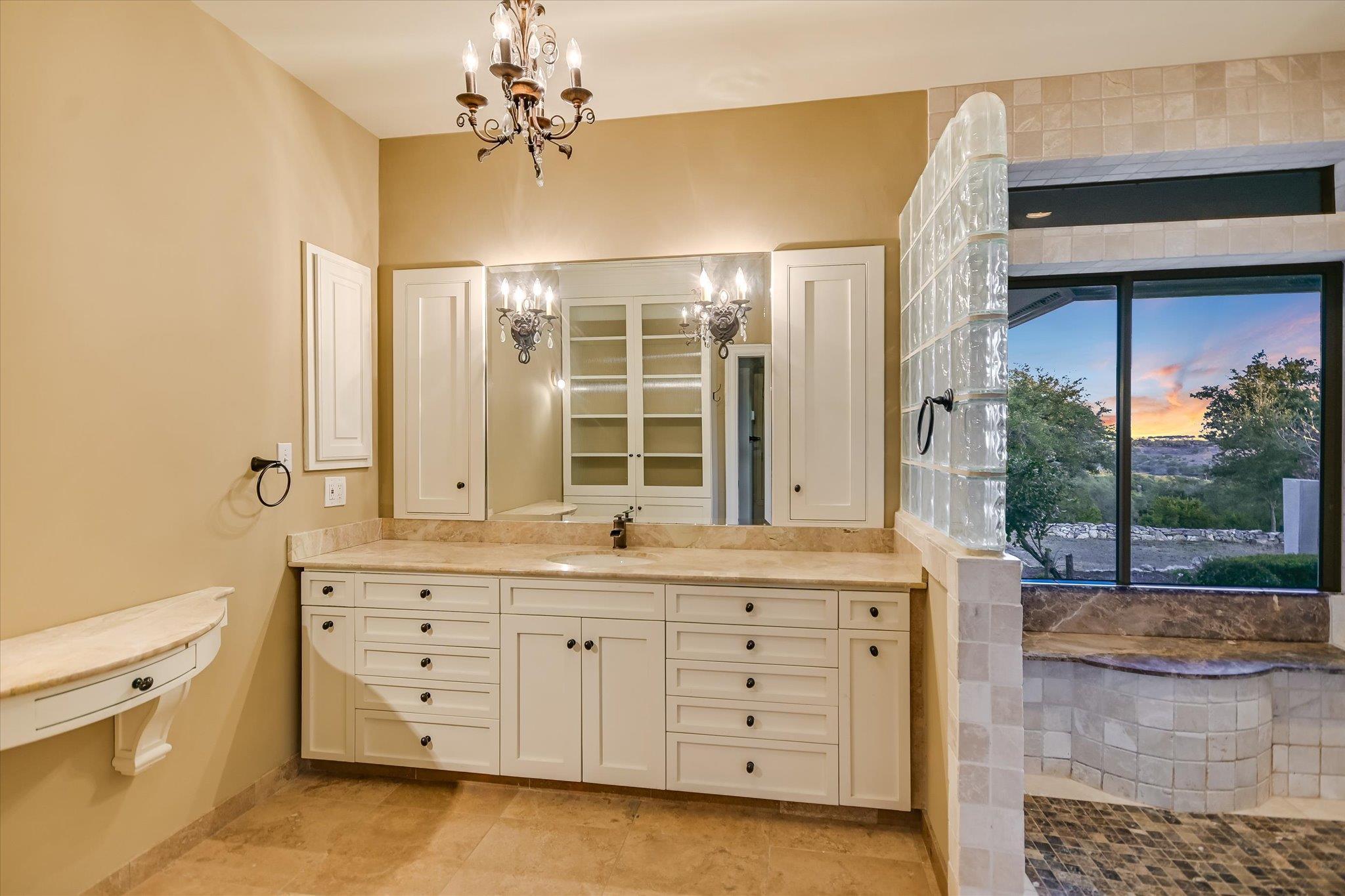 1984 Divide Pass, Blanco, TX 78606