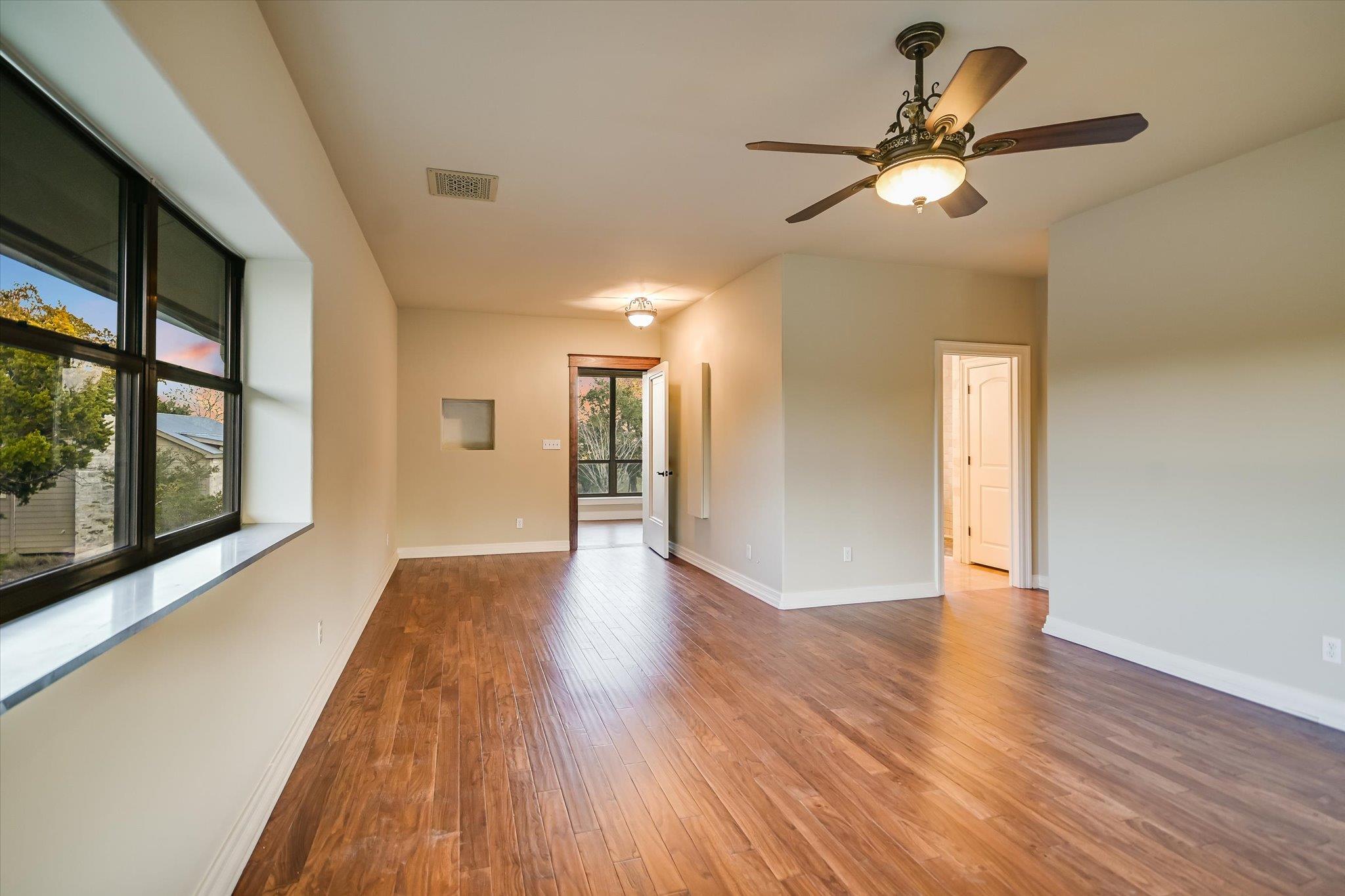 1984 Divide Pass, Blanco, TX 78606