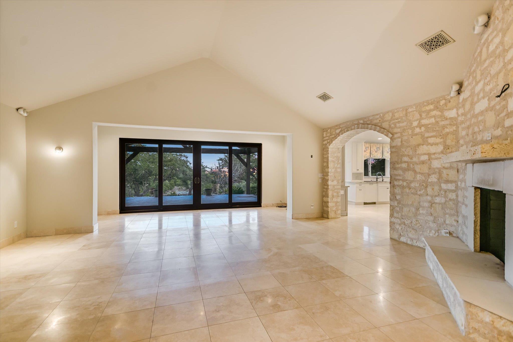 1984 Divide Pass, Blanco, TX 78606