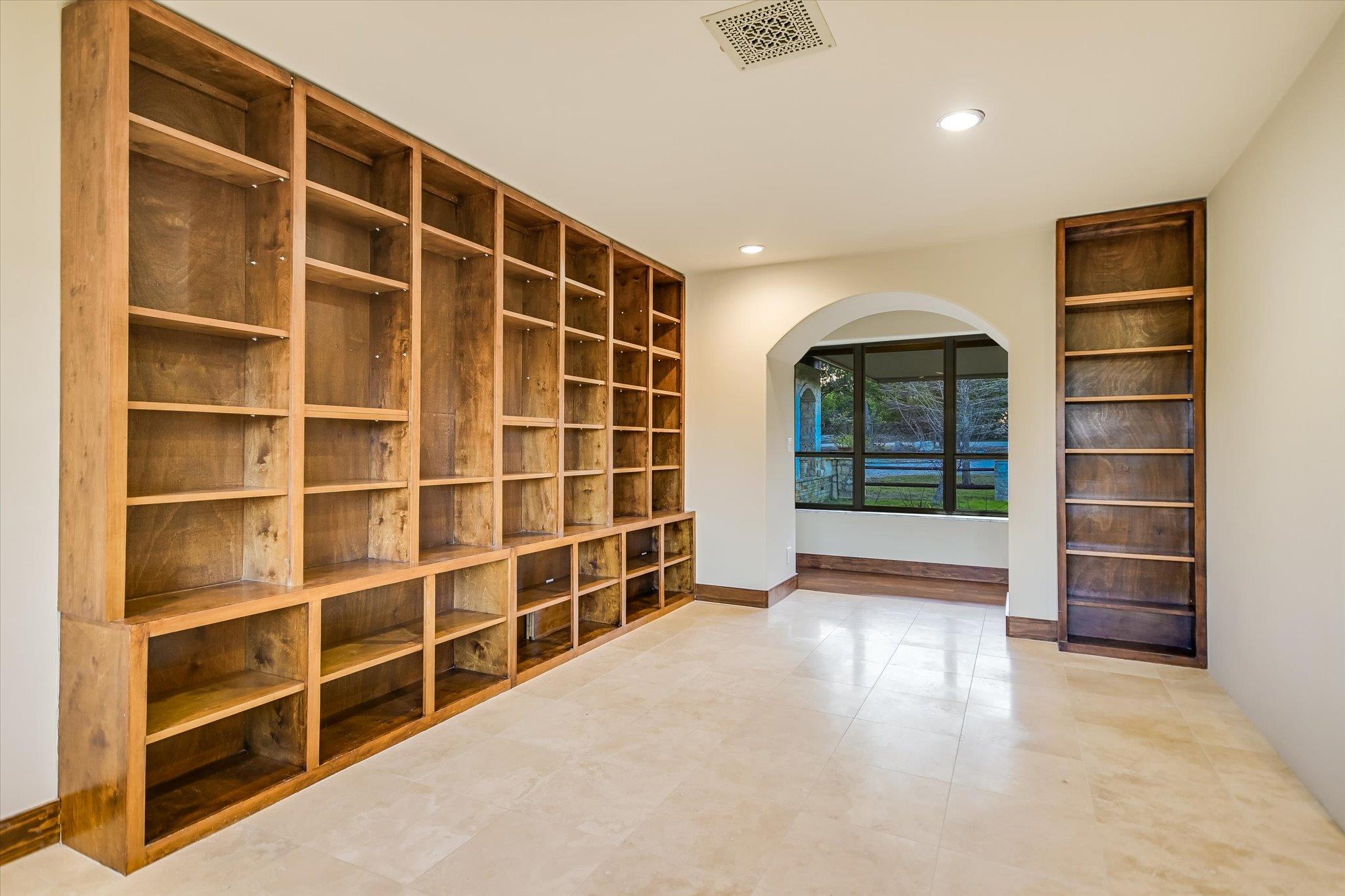 1984 Divide Pass, Blanco, TX 78606