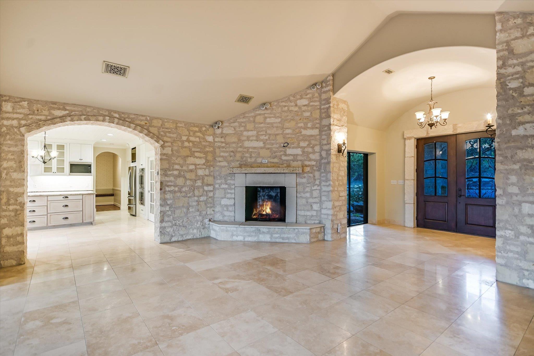 1984 Divide Pass, Blanco, TX 78606