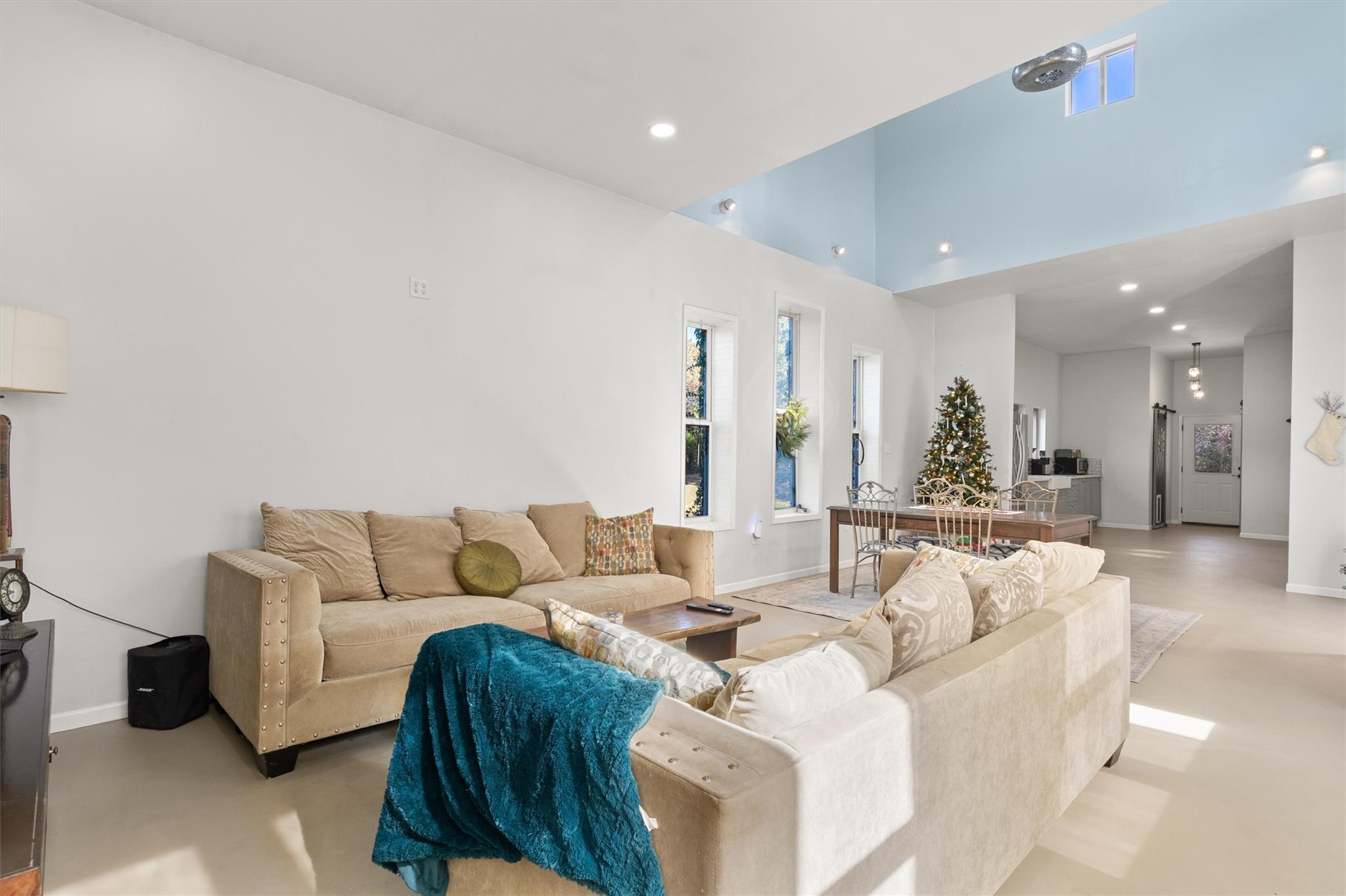 4992 Fm 1624, Lexington, TX 78947