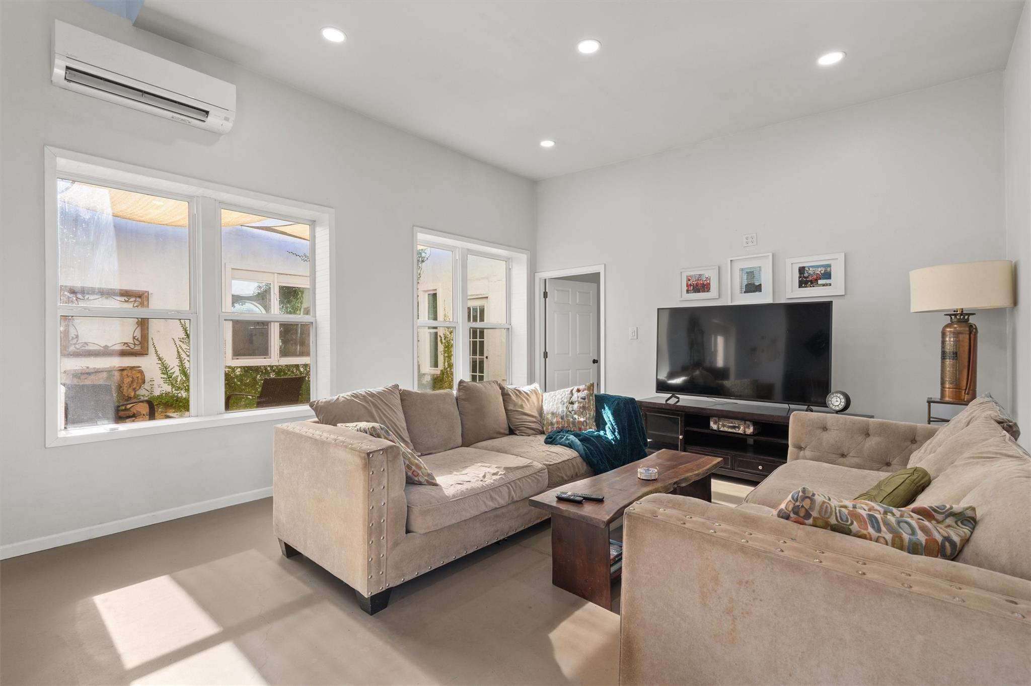 4992 Fm 1624, Lexington, TX 78947