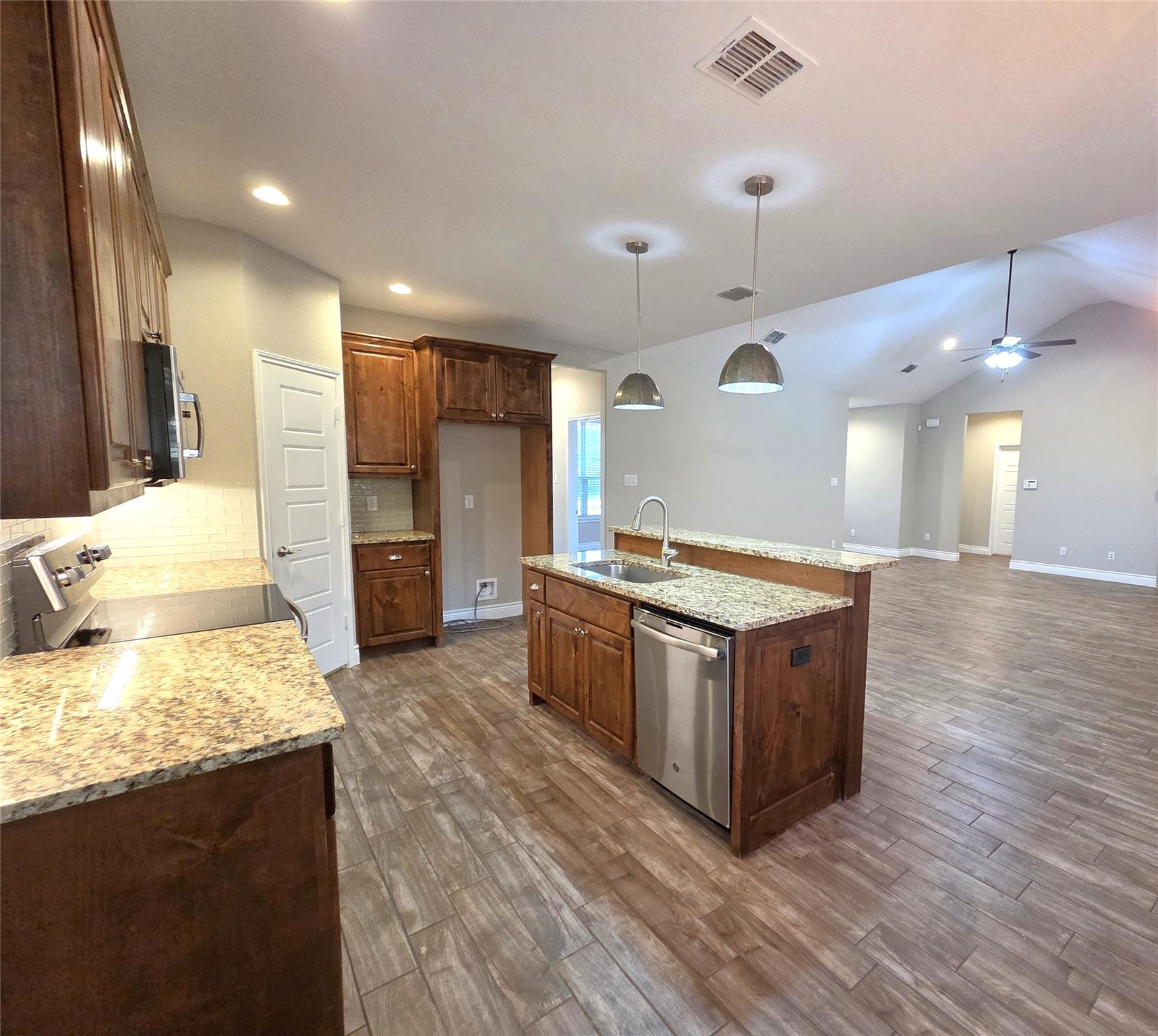 131 Flint Cir, Canyon Lake, TX 78133