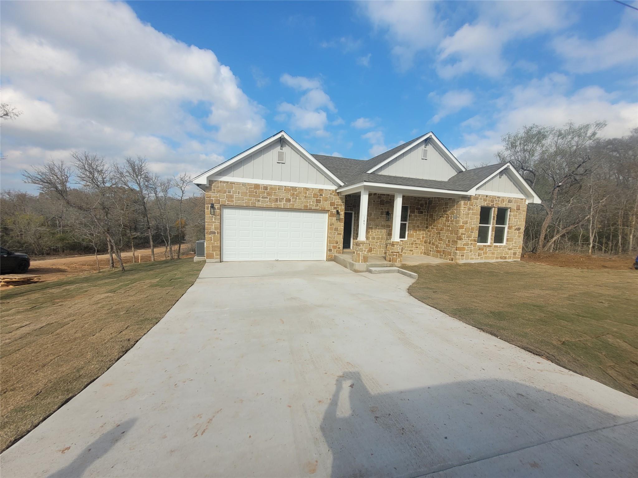 185 Nuuanu Ln, Bastrop, TX 78602