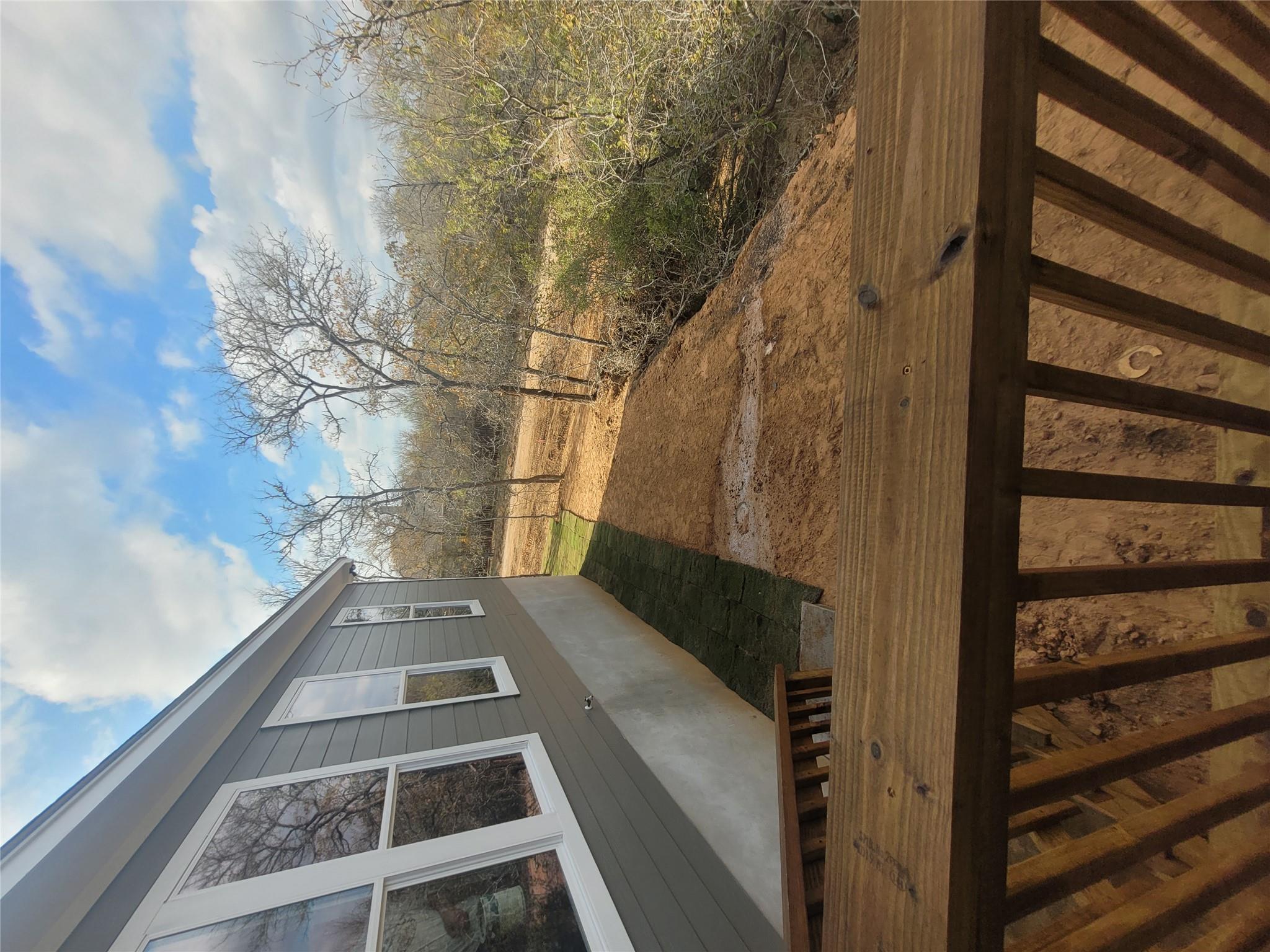 185 Nuuanu Ln, Bastrop, TX 78602