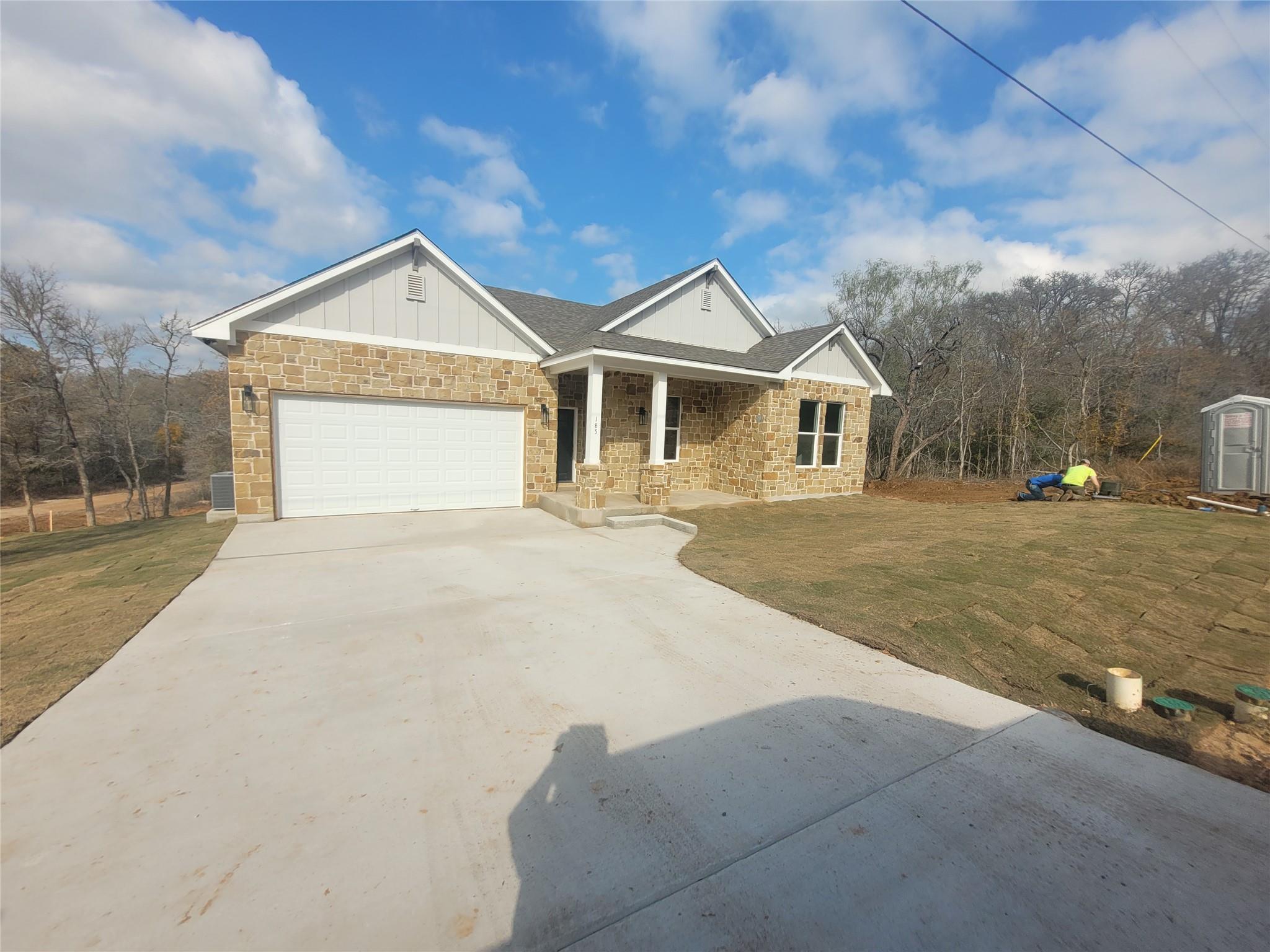 185 Nuuanu Ln, Bastrop, TX 78602