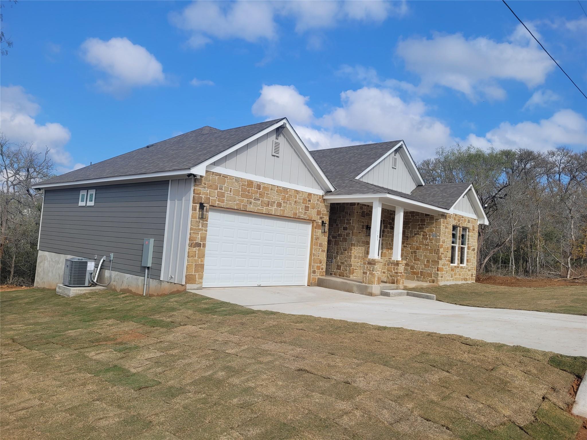 185 Nuuanu Ln, Bastrop, TX 78602