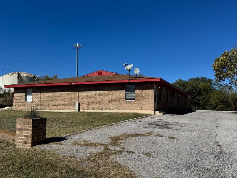 703 E Avenue J, Lampasas, TX 76550