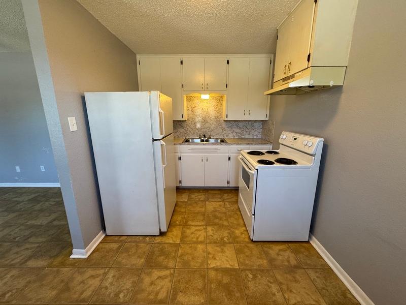 703 E Avenue J, Lampasas, TX 76550