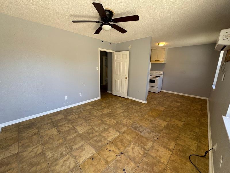 703 E Avenue J, Lampasas, TX 76550