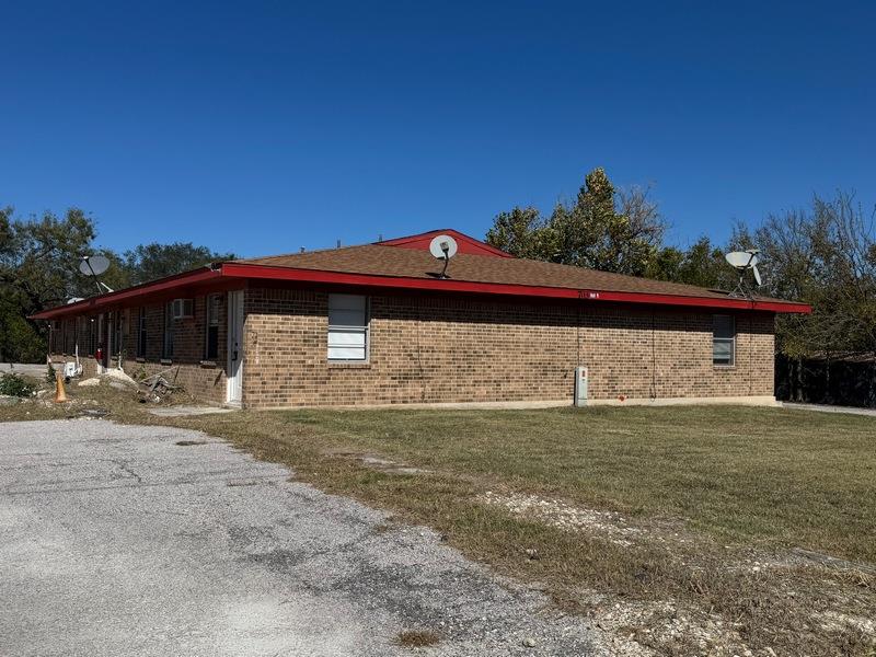 703 E Avenue J, Lampasas, TX 76550