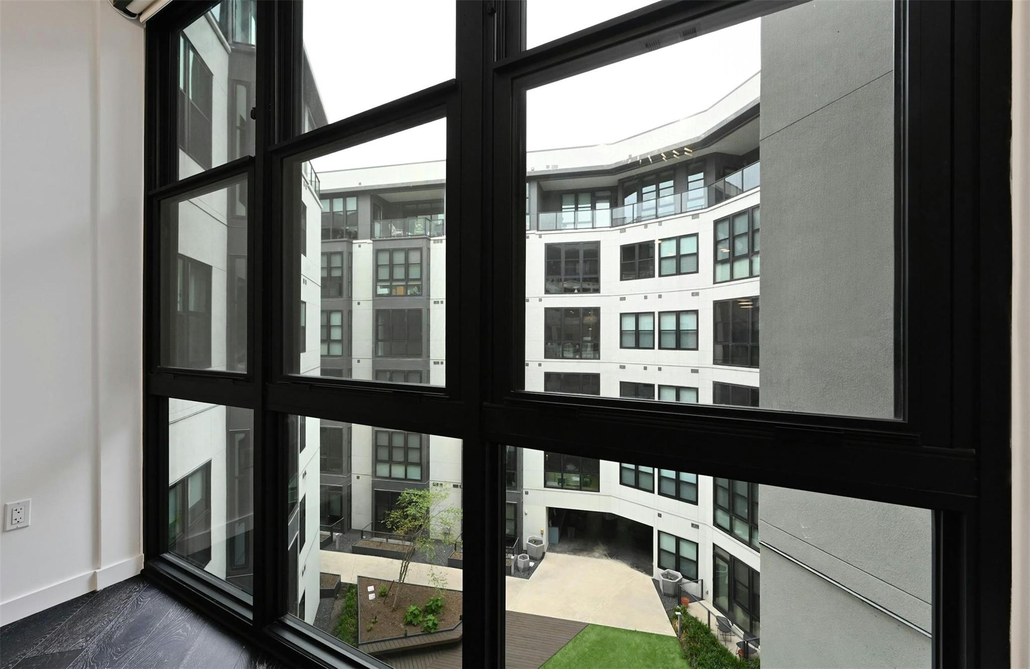 800 Embassy Dr # 411, Austin, TX 78702